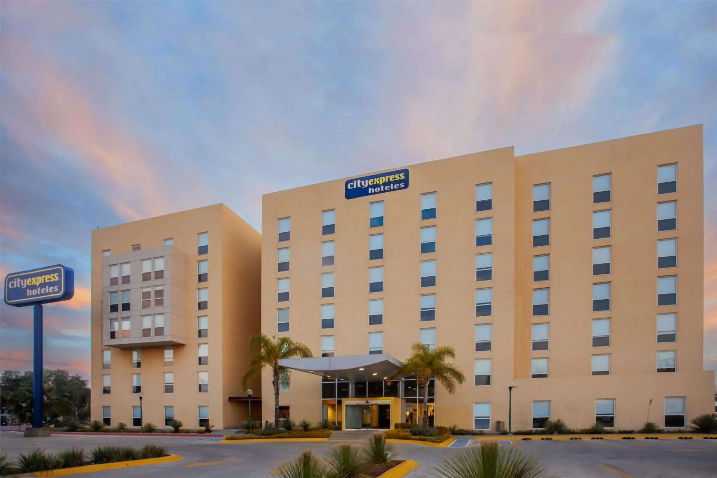 Property building in City Express by Marriott Celaya Galerias