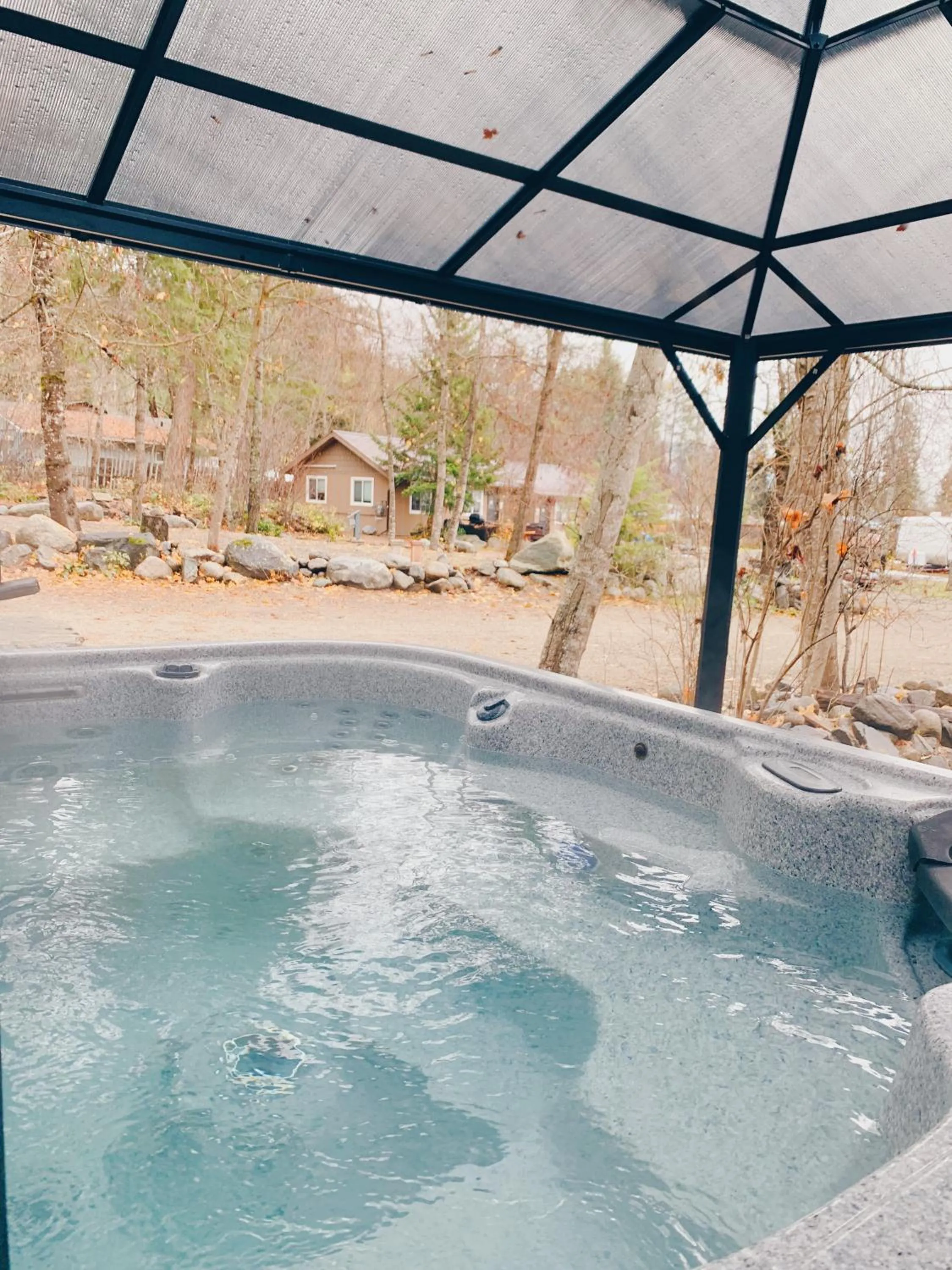 Hot Tub in Barefoot Villas and Retreat