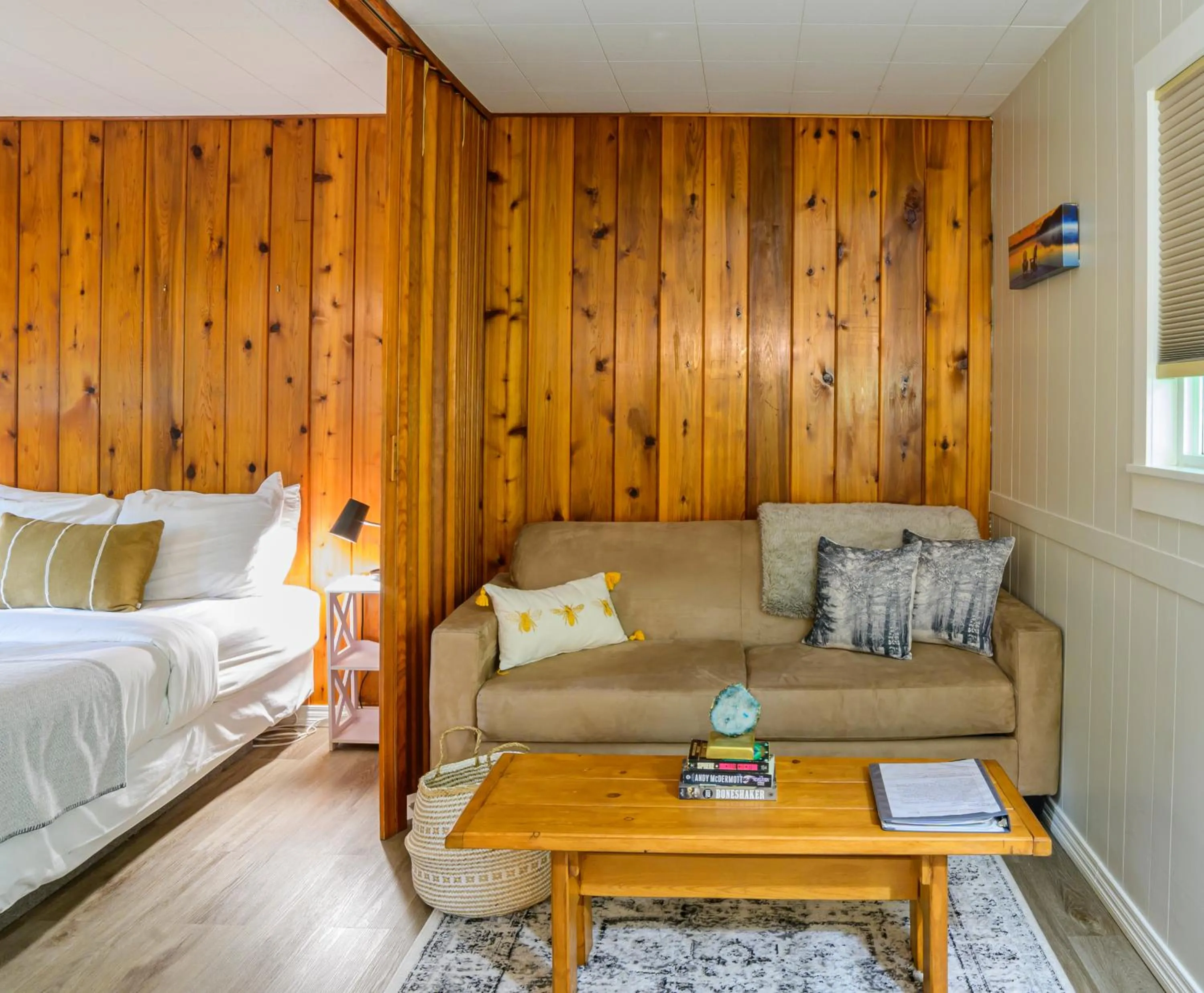 Living room, Bed in Barefoot Villas and Retreat