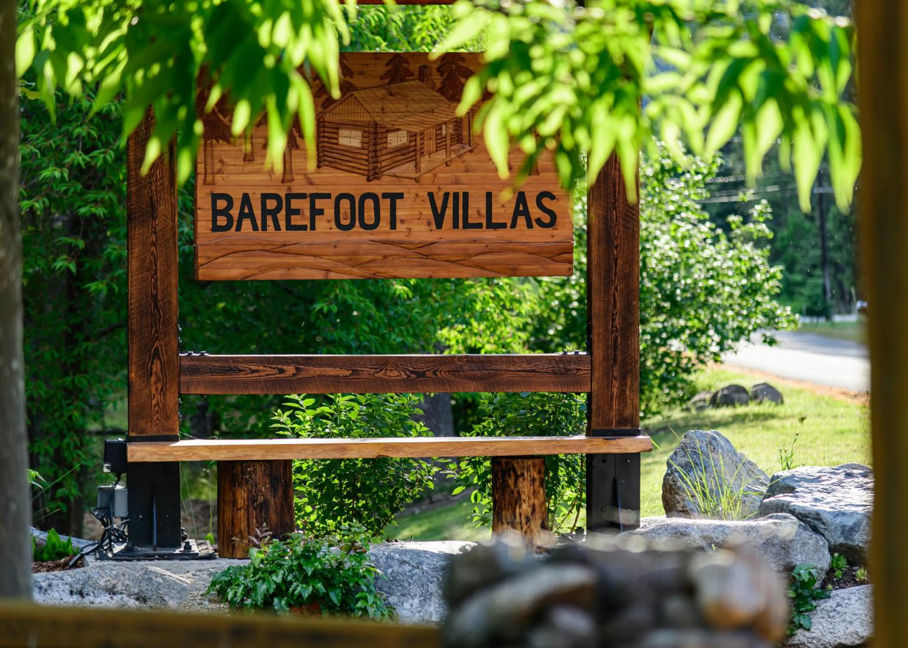 Logo/Certificate/Sign in Barefoot Villas and Retreat