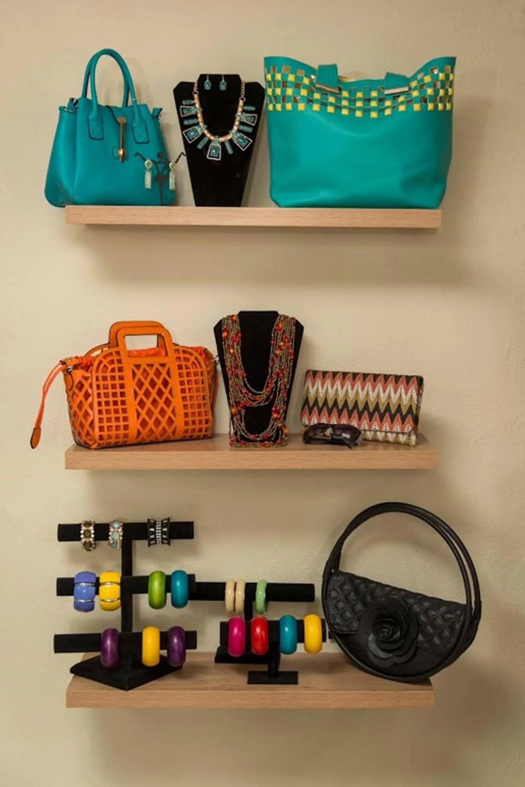 On-site shops in Divi Flamingo Beach Resort