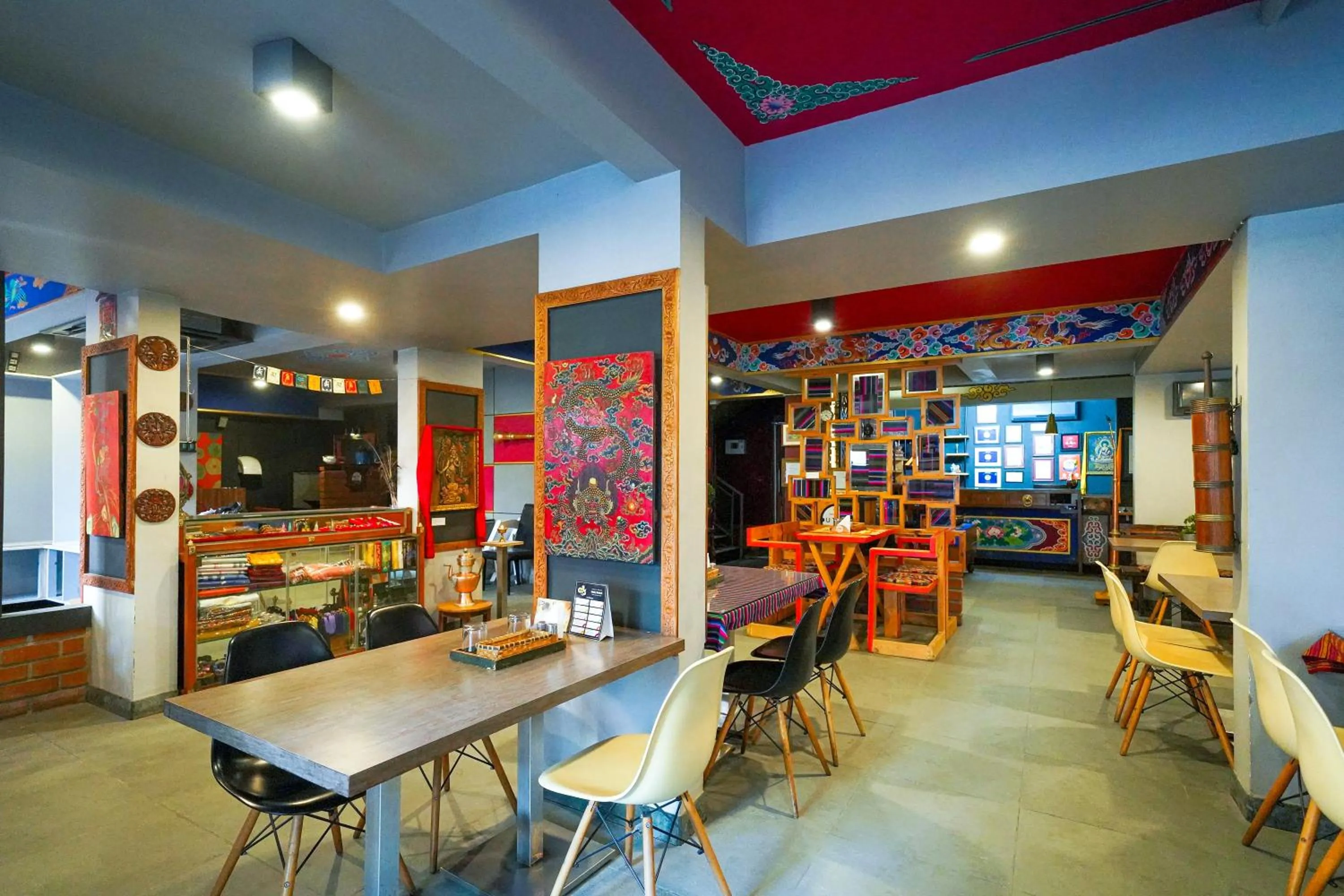 Restaurant/places to eat in Open Hotel by Olive - Utse Suites