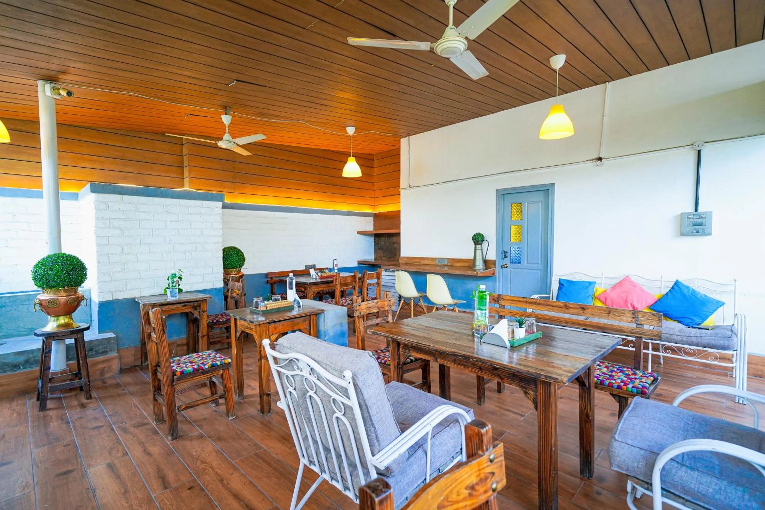 Restaurant/places to eat in Open Hotel by Olive - Utse Suites