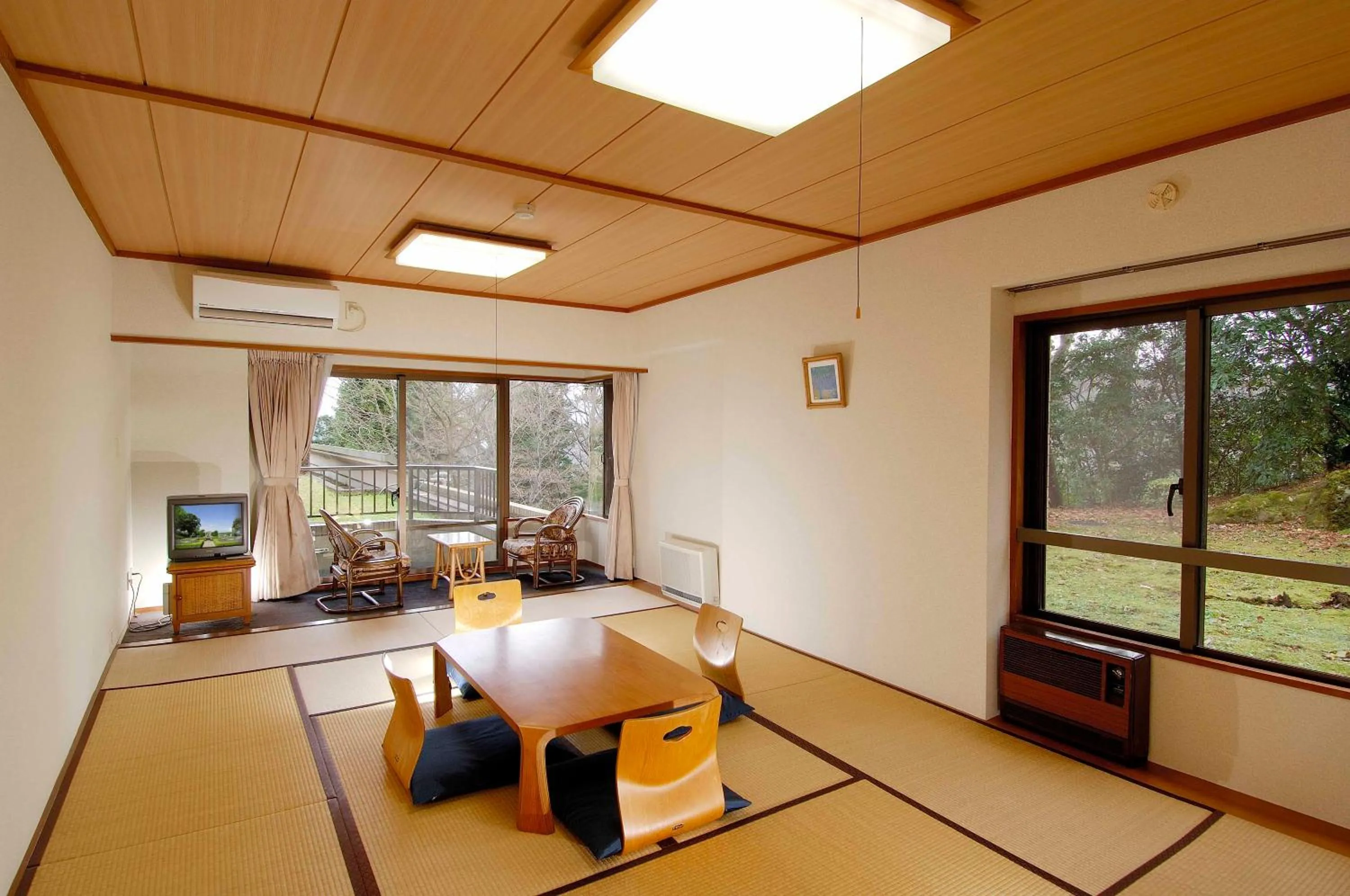 Photo of the whole room, Dining Area in Wisterian Life Club Verde no Mori