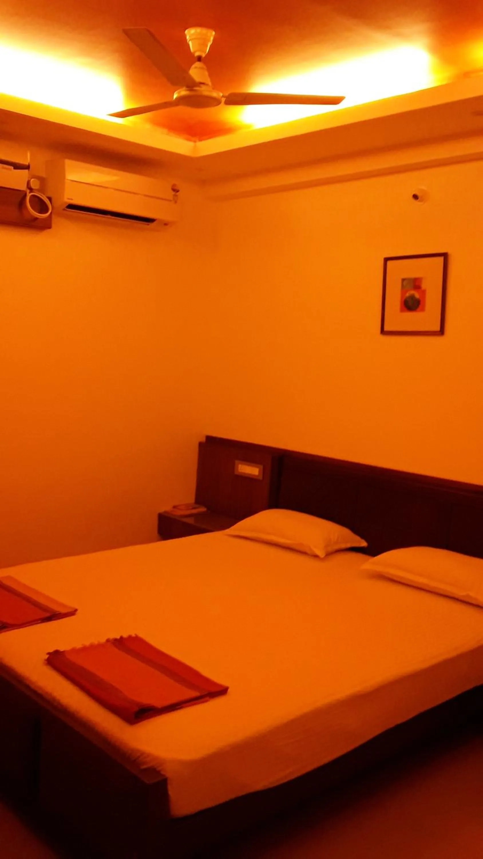 cot, Bed in Hotel Mudra Midtown
