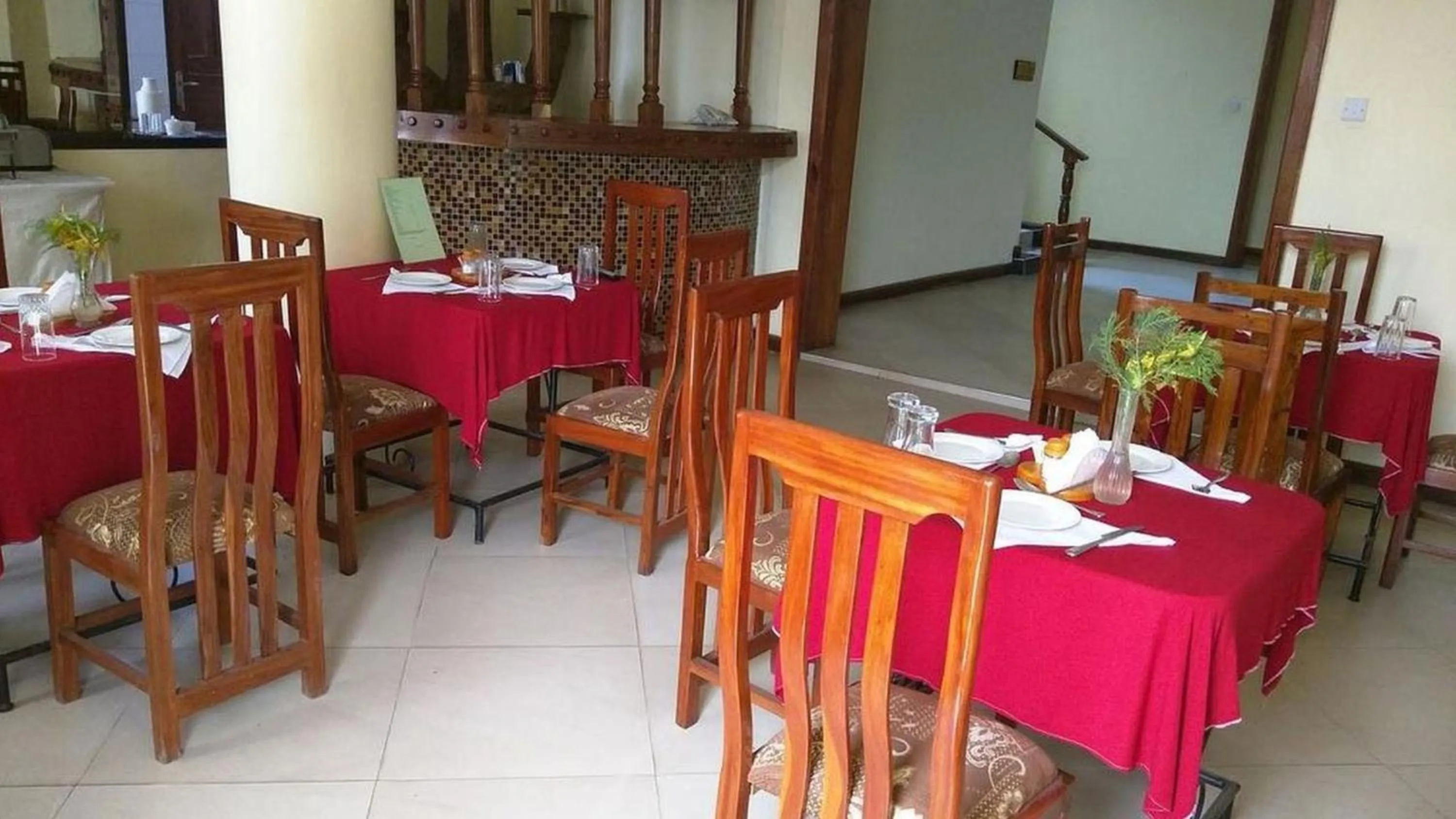 Restaurant/places to eat in Bright Star Hotel & Safaris