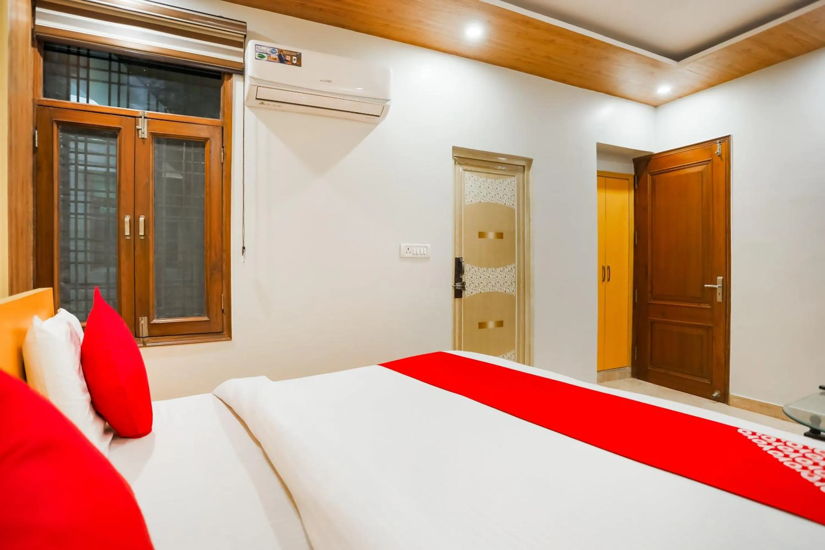 Bedroom, Bed in Sagar Niwas