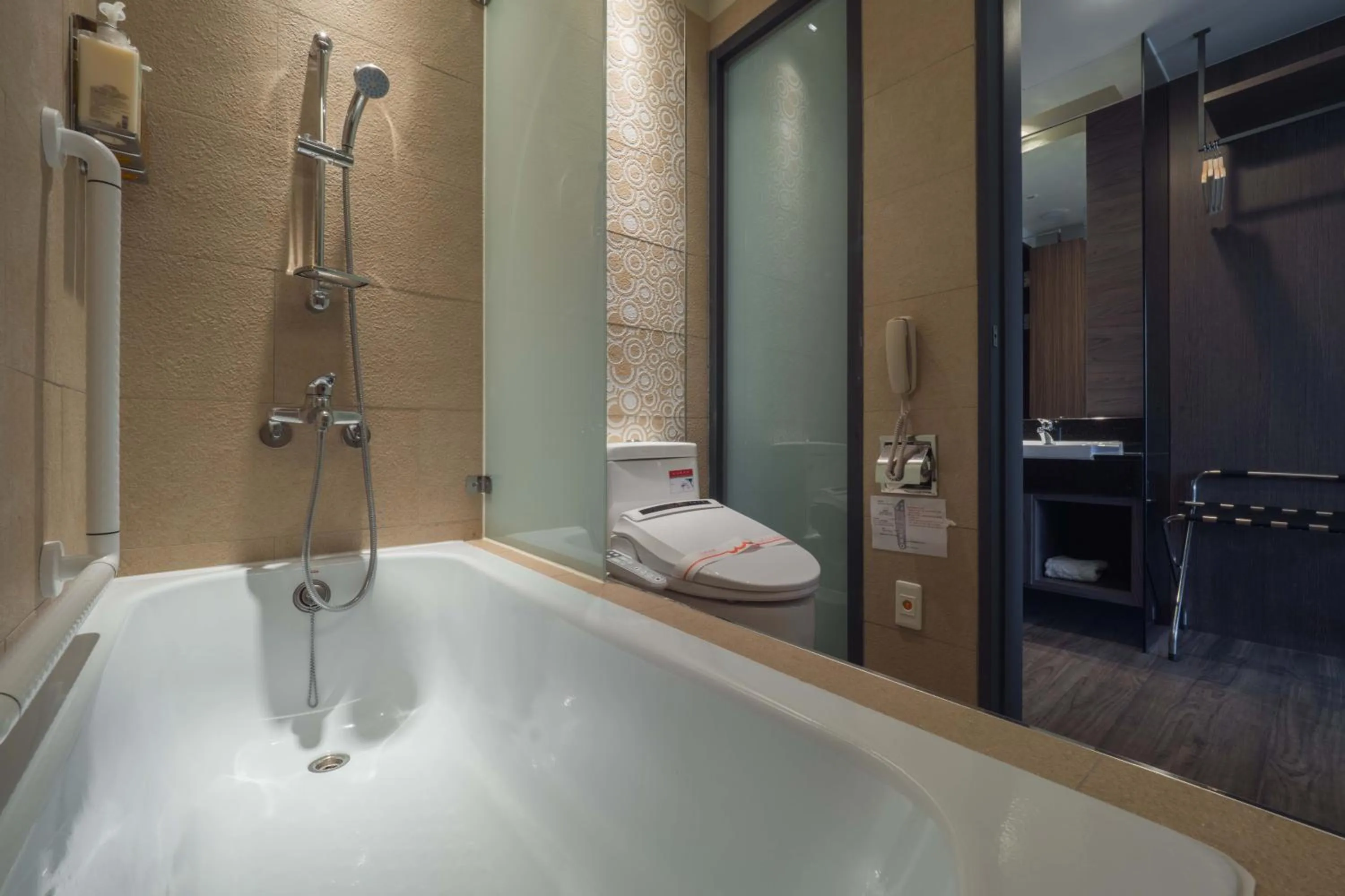 Watermark Hotel Kaohsiung Main Station