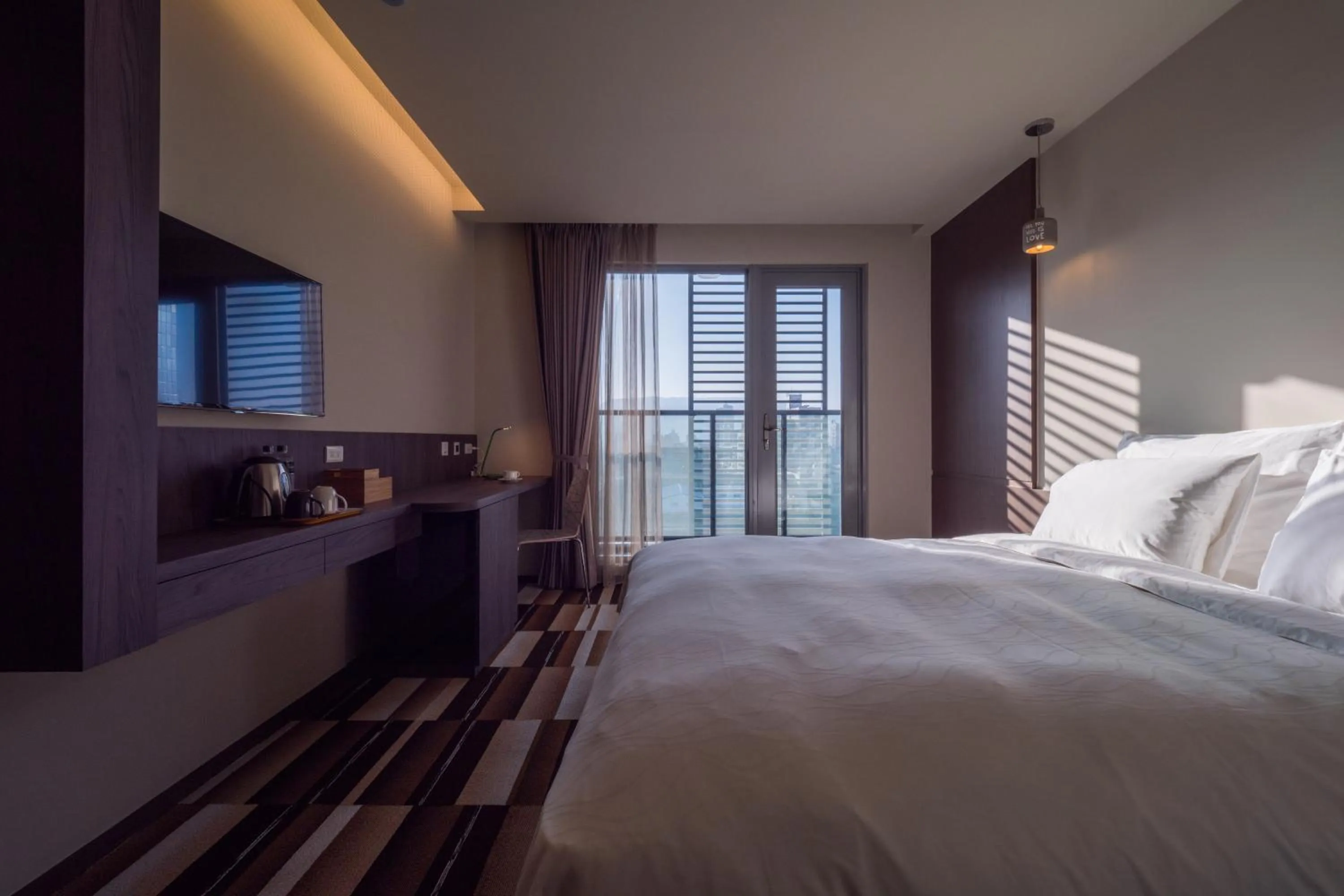 Photo of the whole room, Bed in Watermark Hotel Kaohsiung Main Station