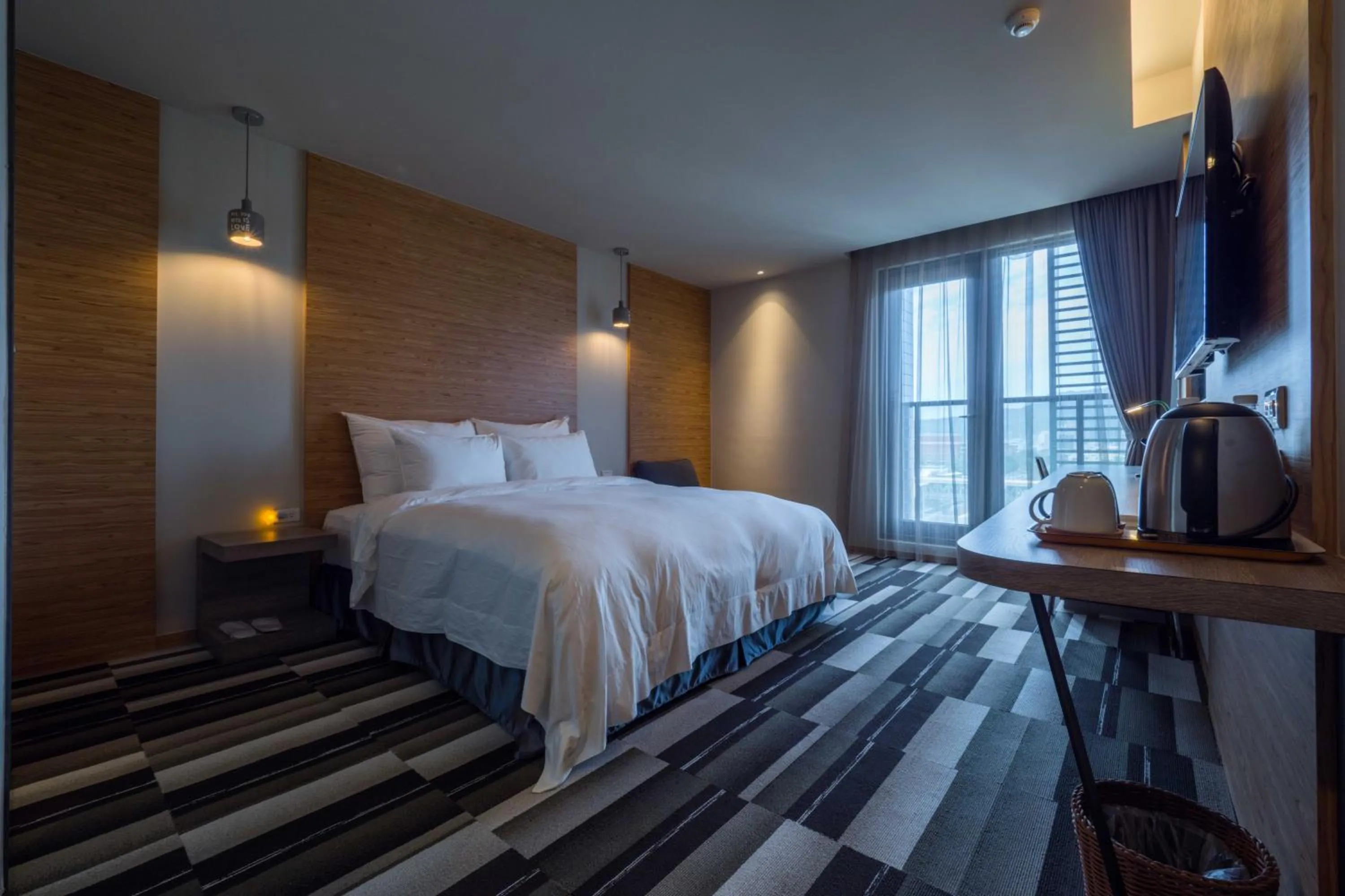 Bedroom, Bed in Watermark Hotel Kaohsiung Main Station