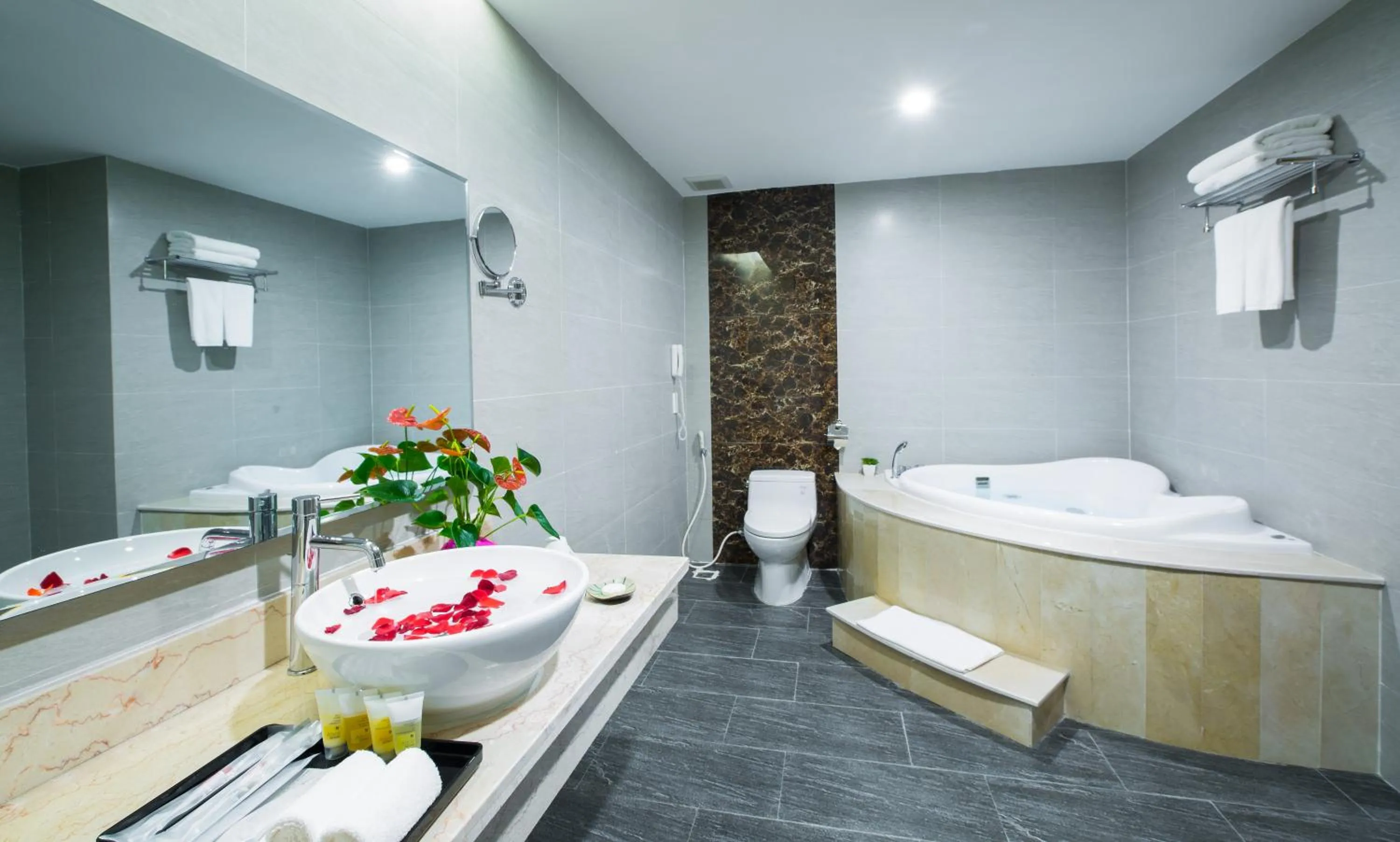 Bath in Muong Thanh Luxury Buon Ma Thuot Hotel