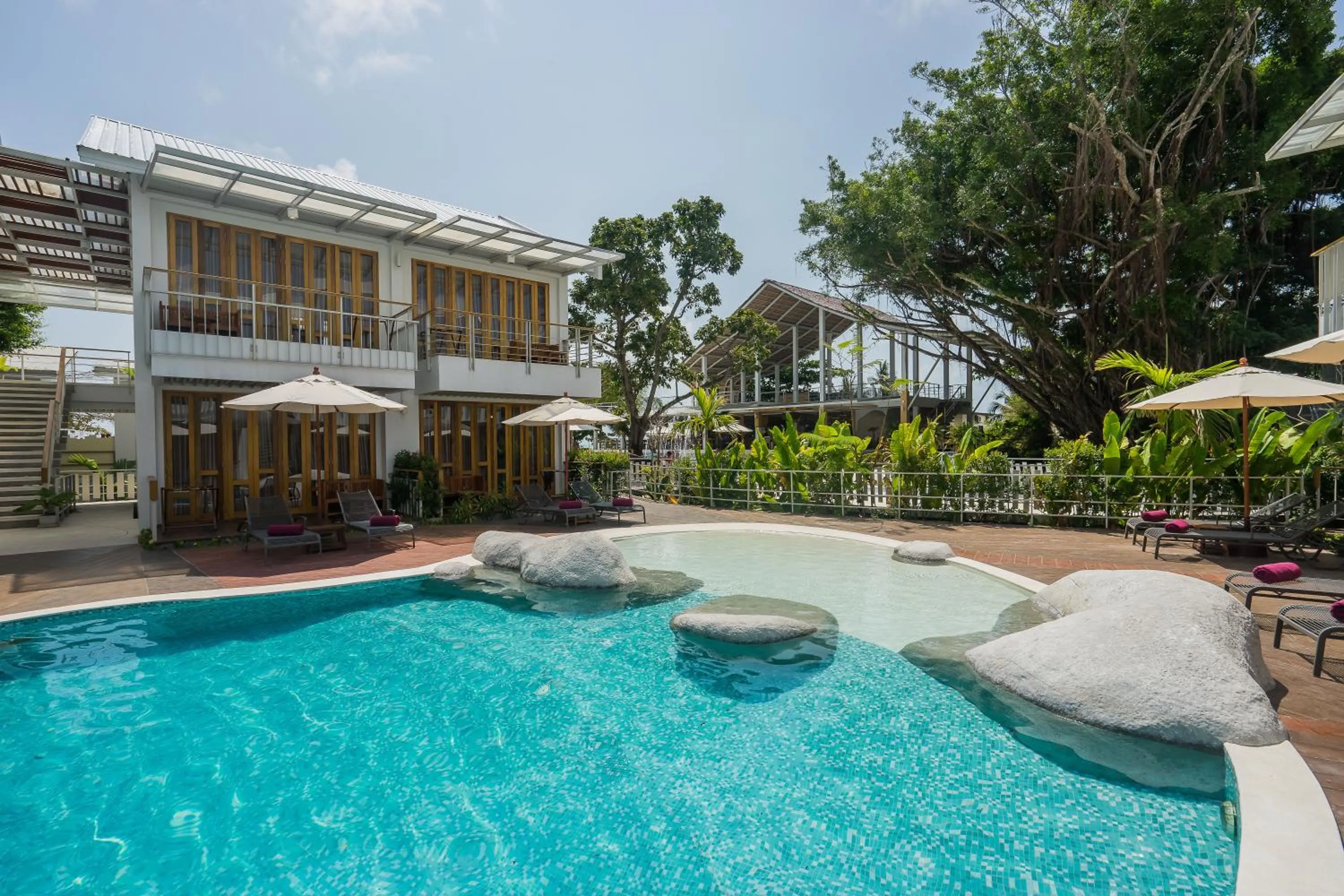 Swimming pool in White Sand Samui Resort