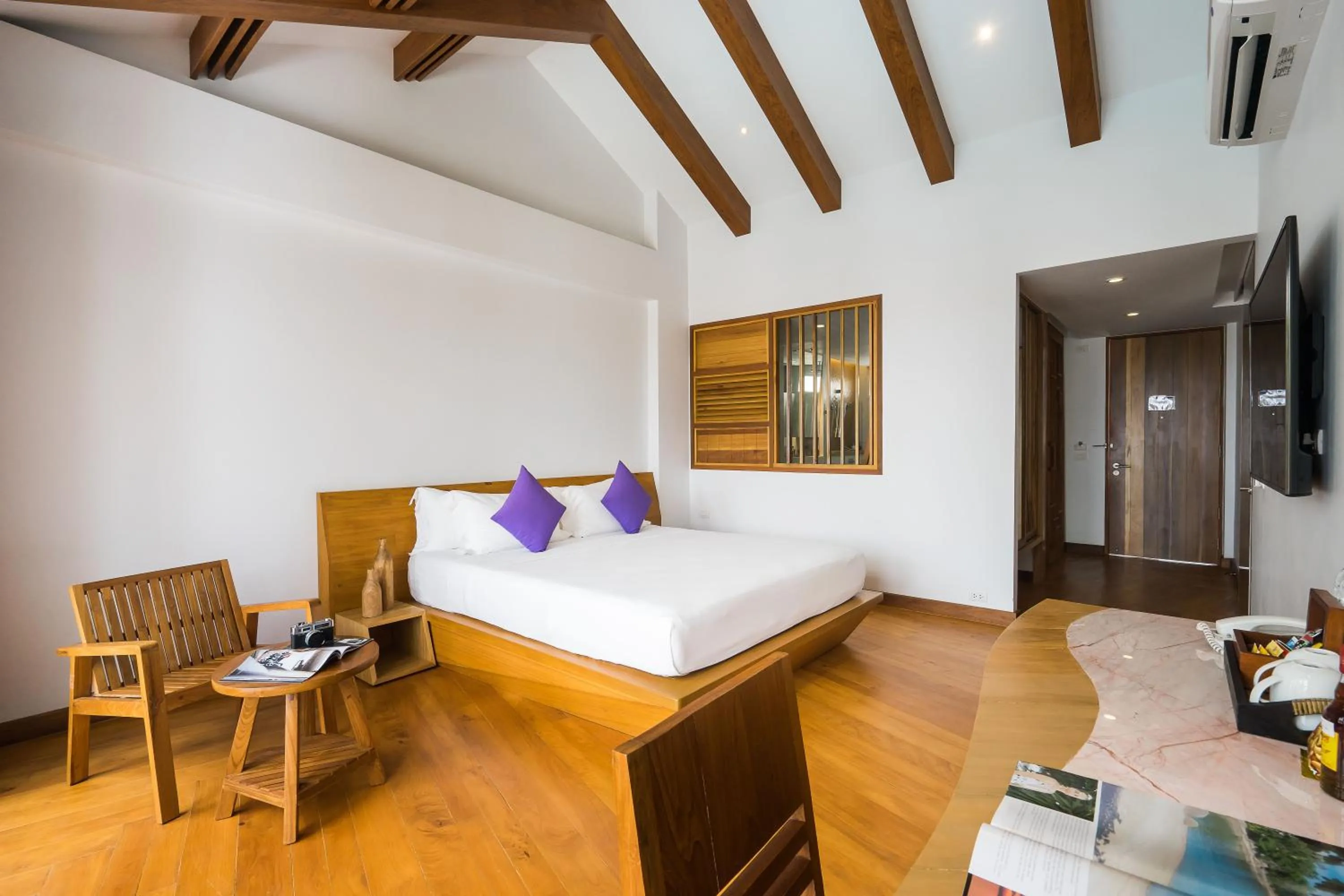 Bedroom, Bed in White Sand Samui Resort