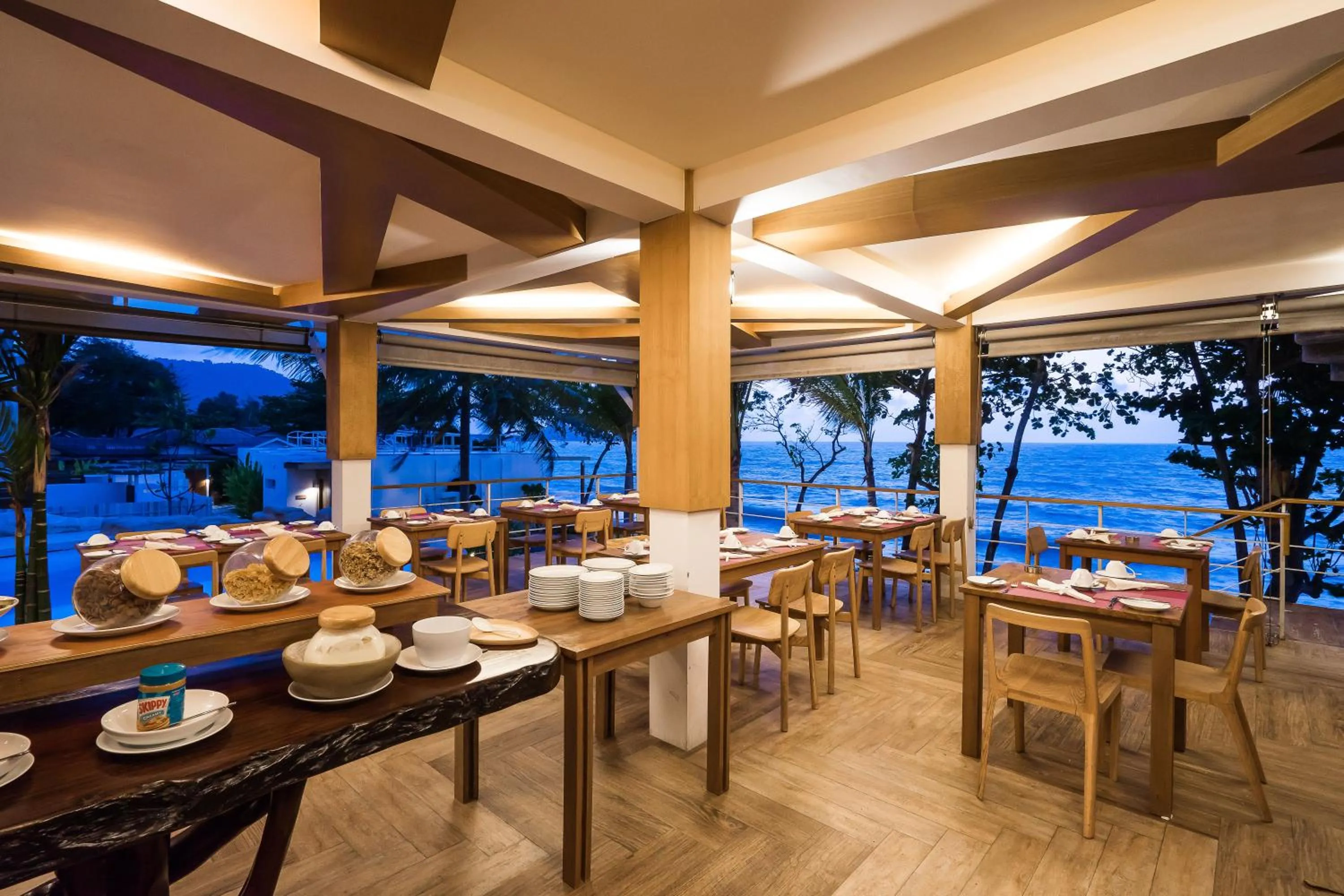 Restaurant/places to eat in White Sand Samui Resort
