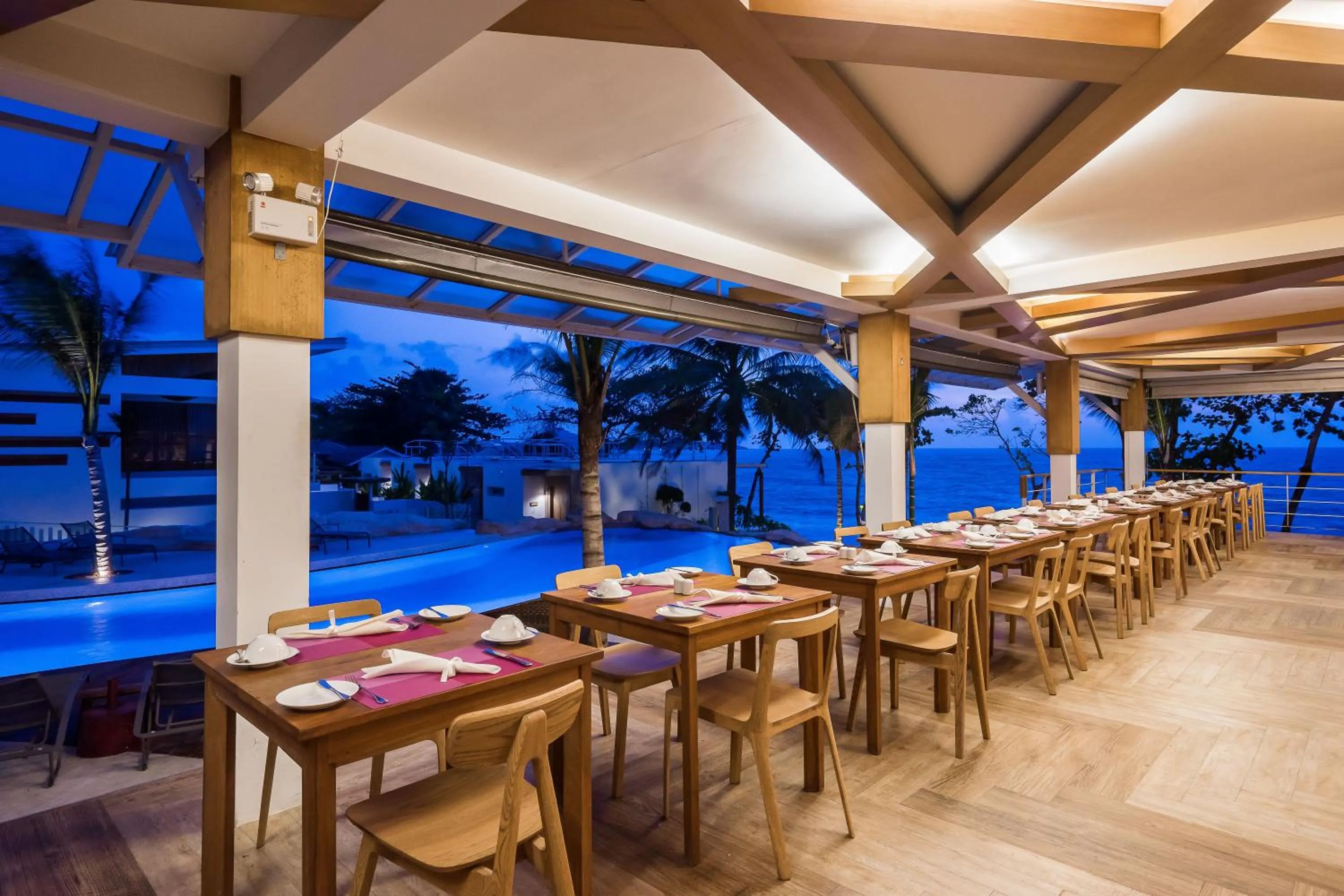 Restaurant/places to eat in White Sand Samui Resort
