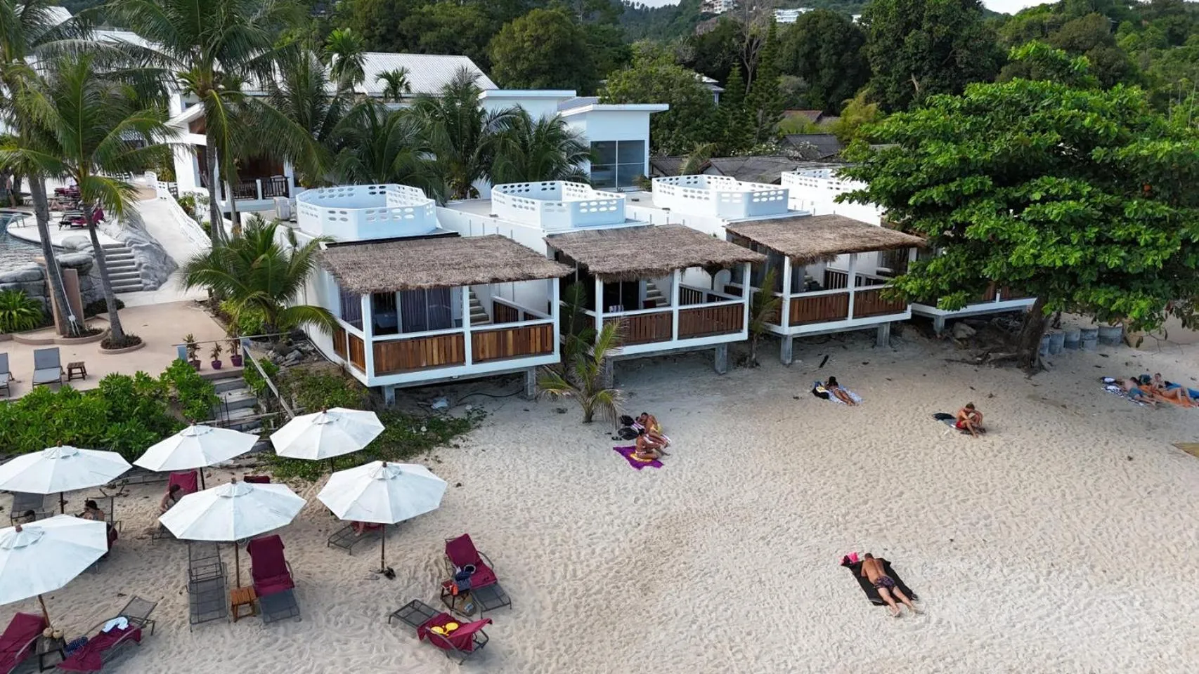 Beach in White Sand Samui Resort
