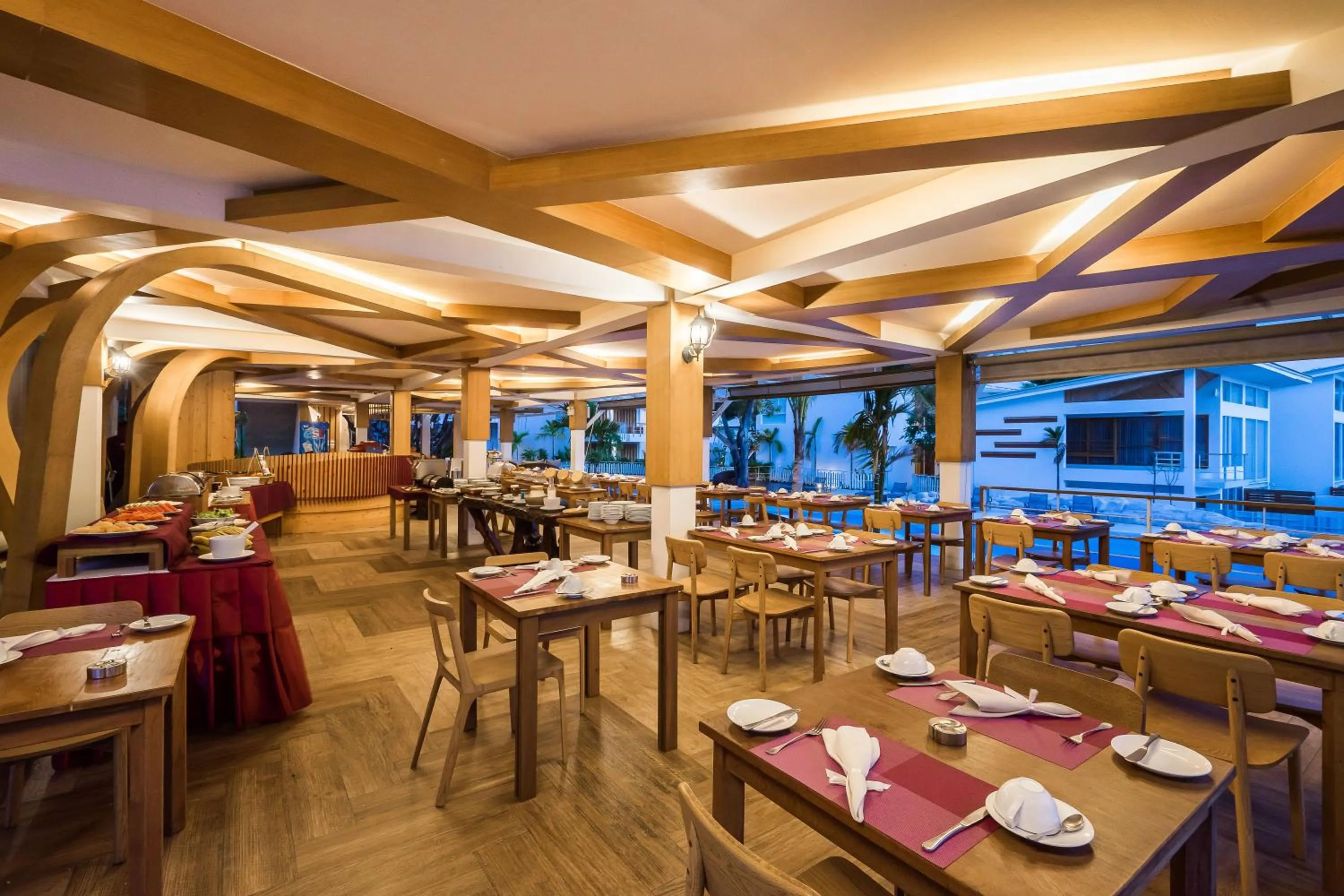 Restaurant/places to eat in White Sand Samui Resort
