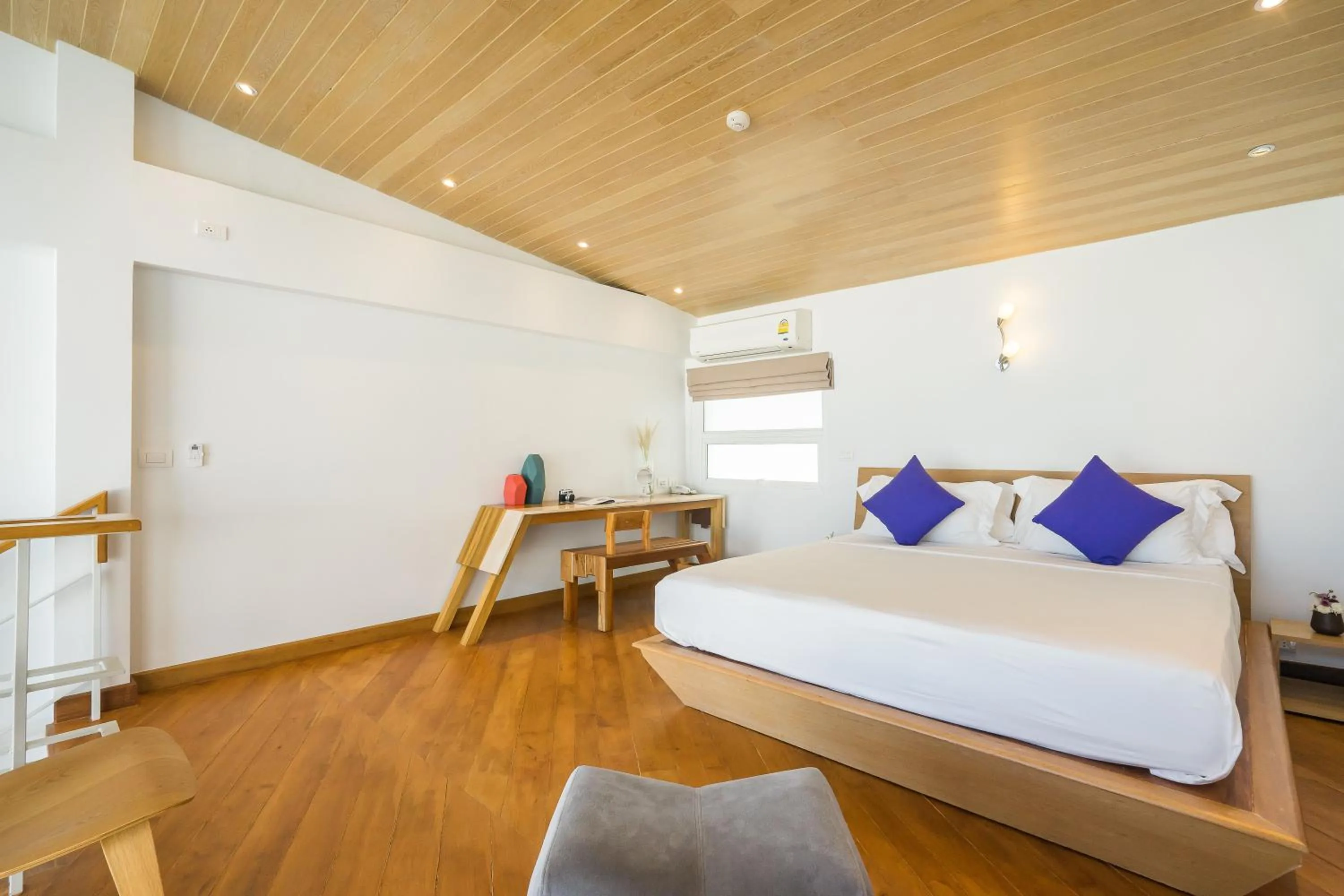 Bed in White Sand Samui Resort