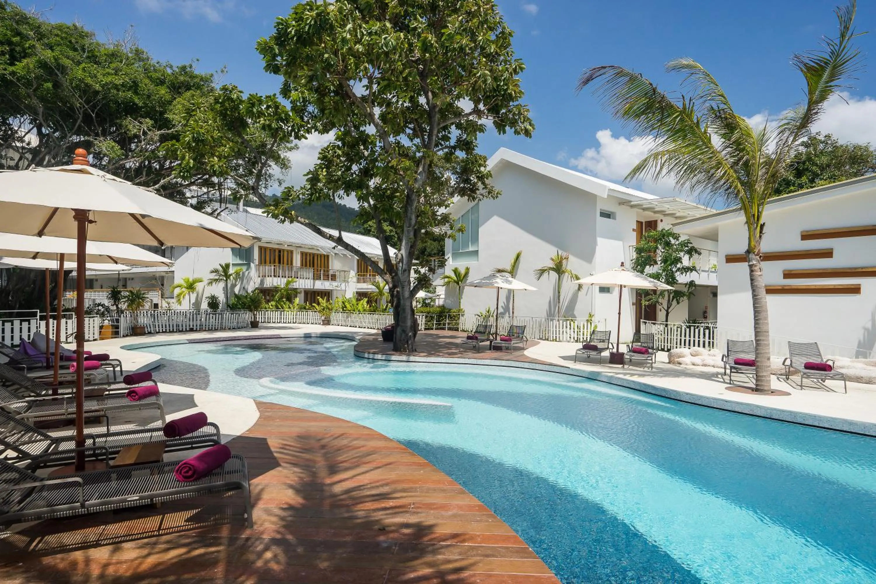 Swimming pool in White Sand Samui Resort