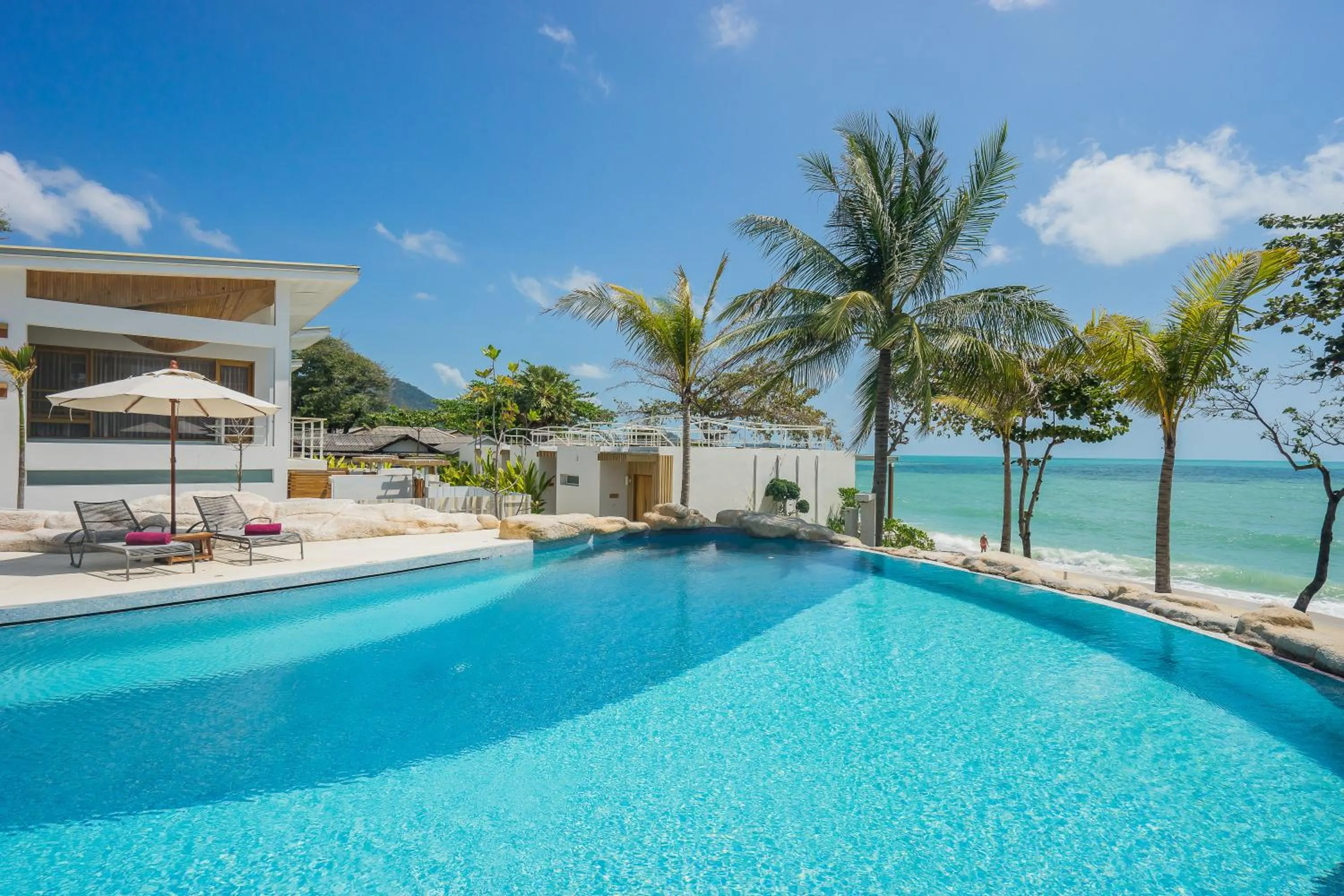 Swimming pool in White Sand Samui Resort