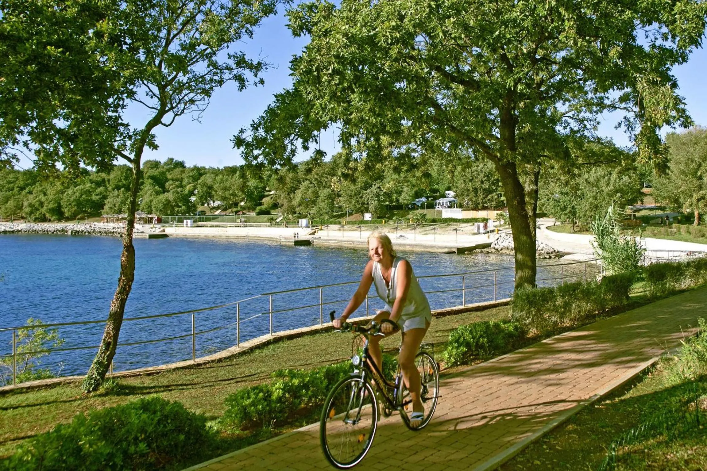 Cycling in Mobile Homes Comfort CAPRI Bijela Uvala