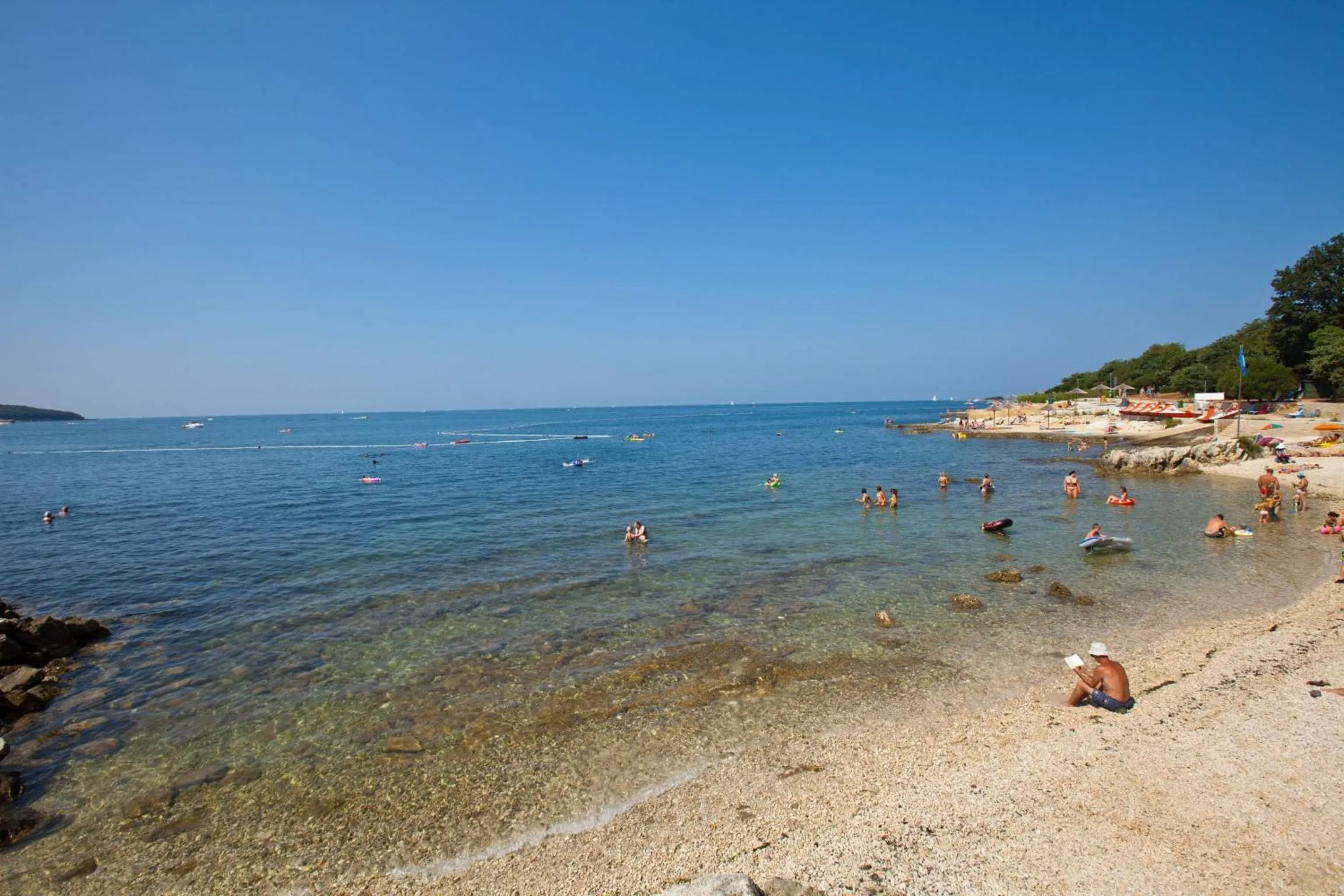Beach in Mobile Homes Comfort CAPRI Bijela Uvala
