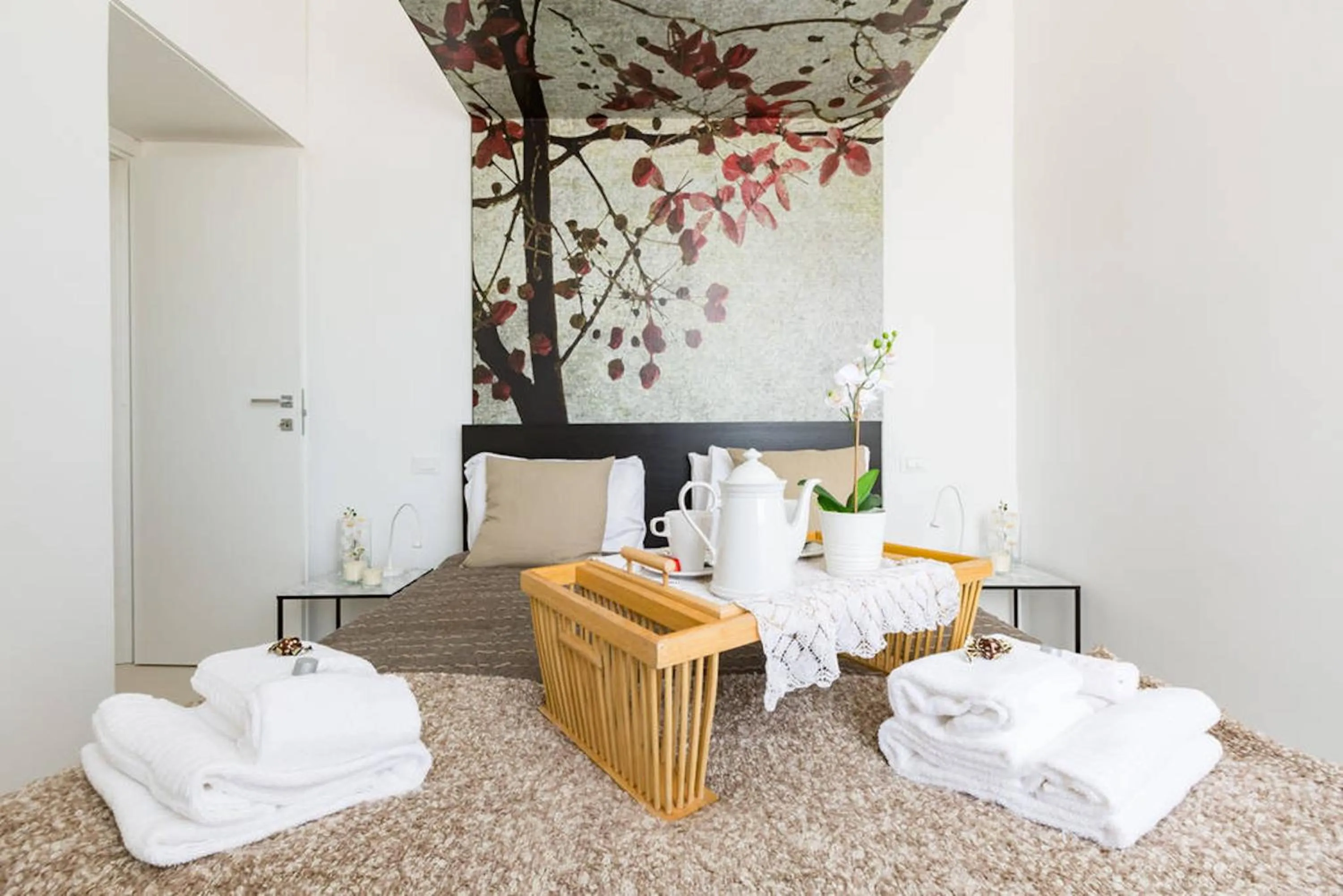 Photo of the whole room in The Royal Crown