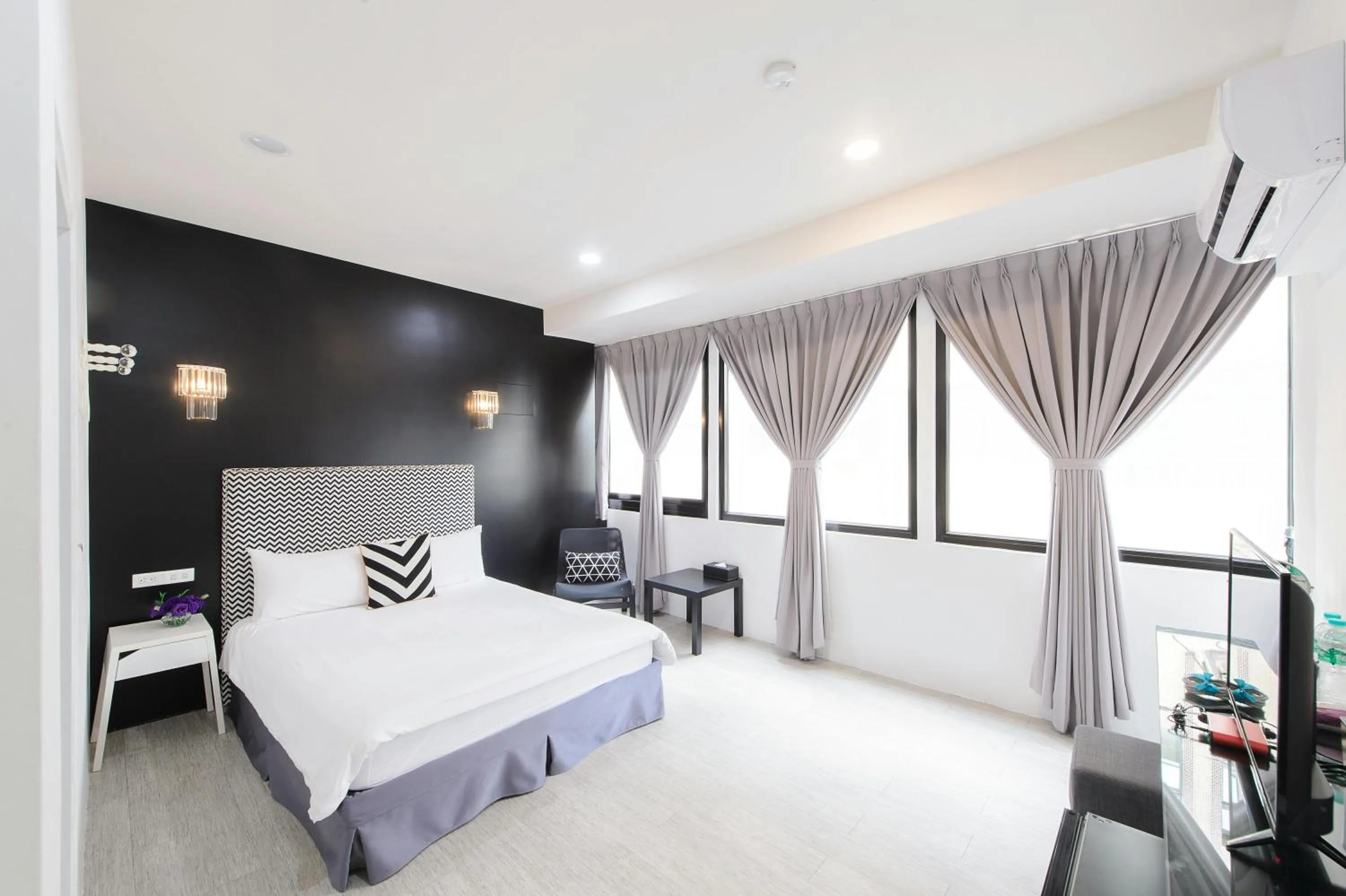 Bedroom, Bed in Live in the Happiness