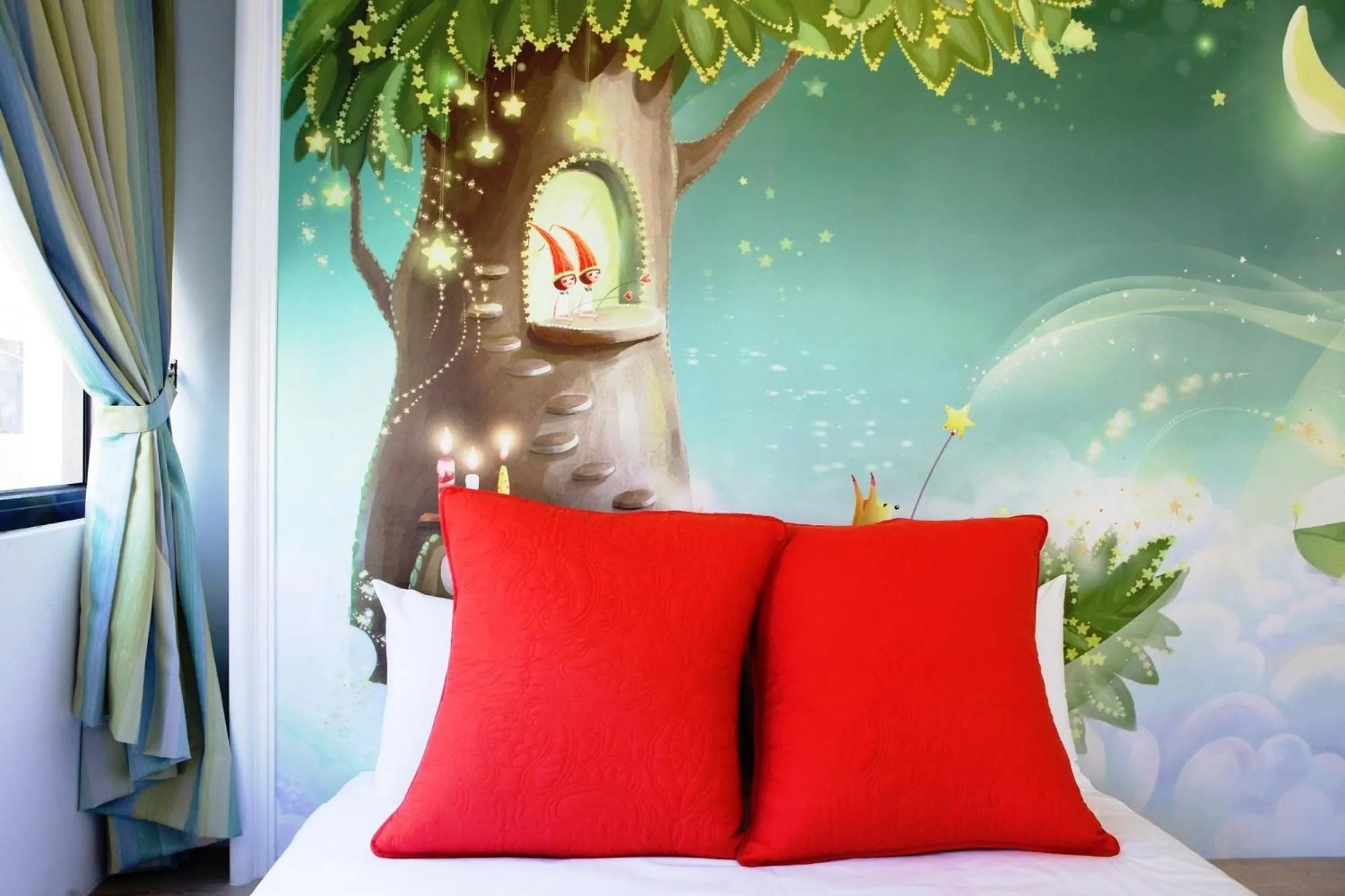 bunk bed, Bed in Live in the Happiness