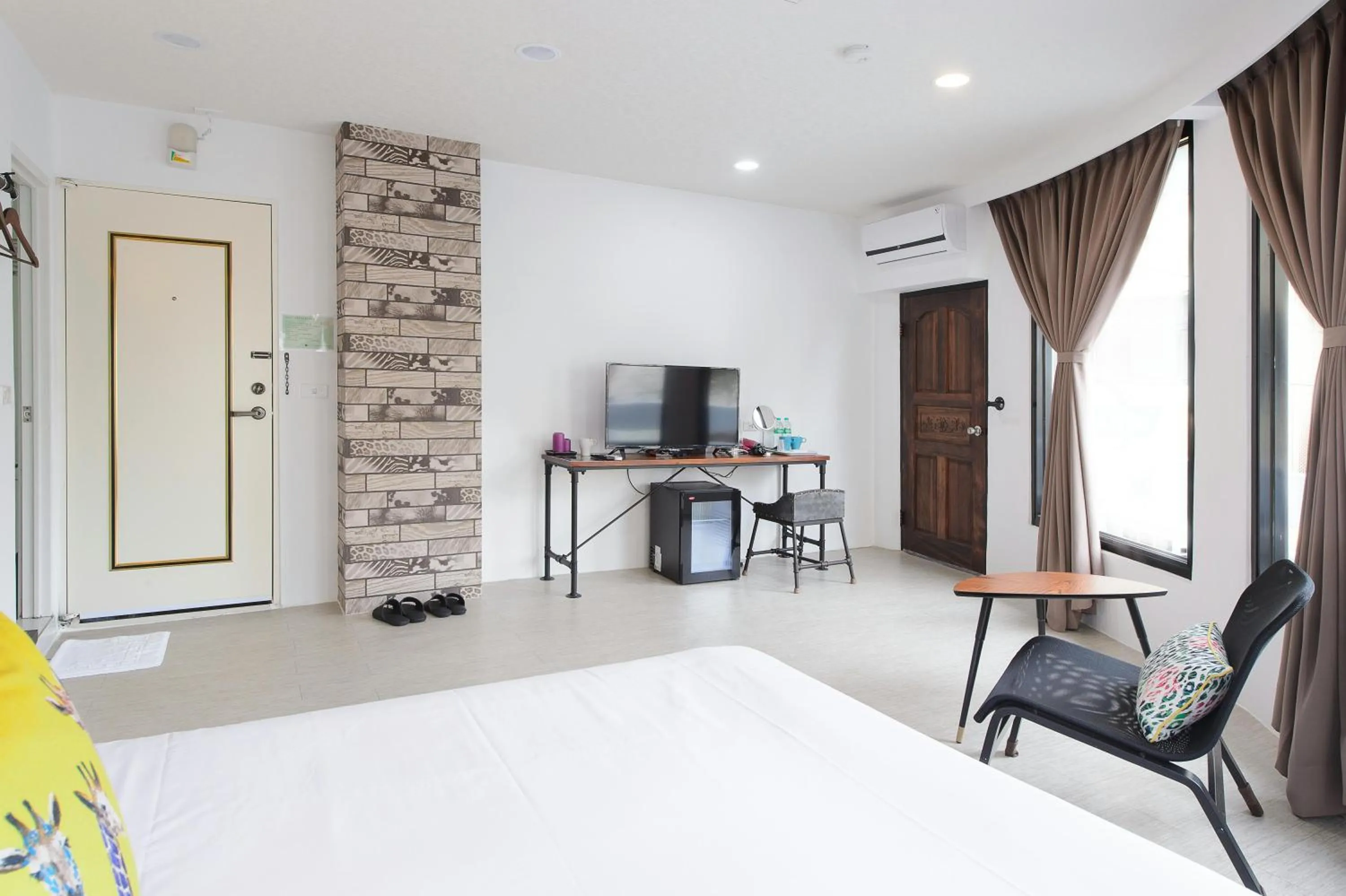 Living room, Bed in Live in the Happiness