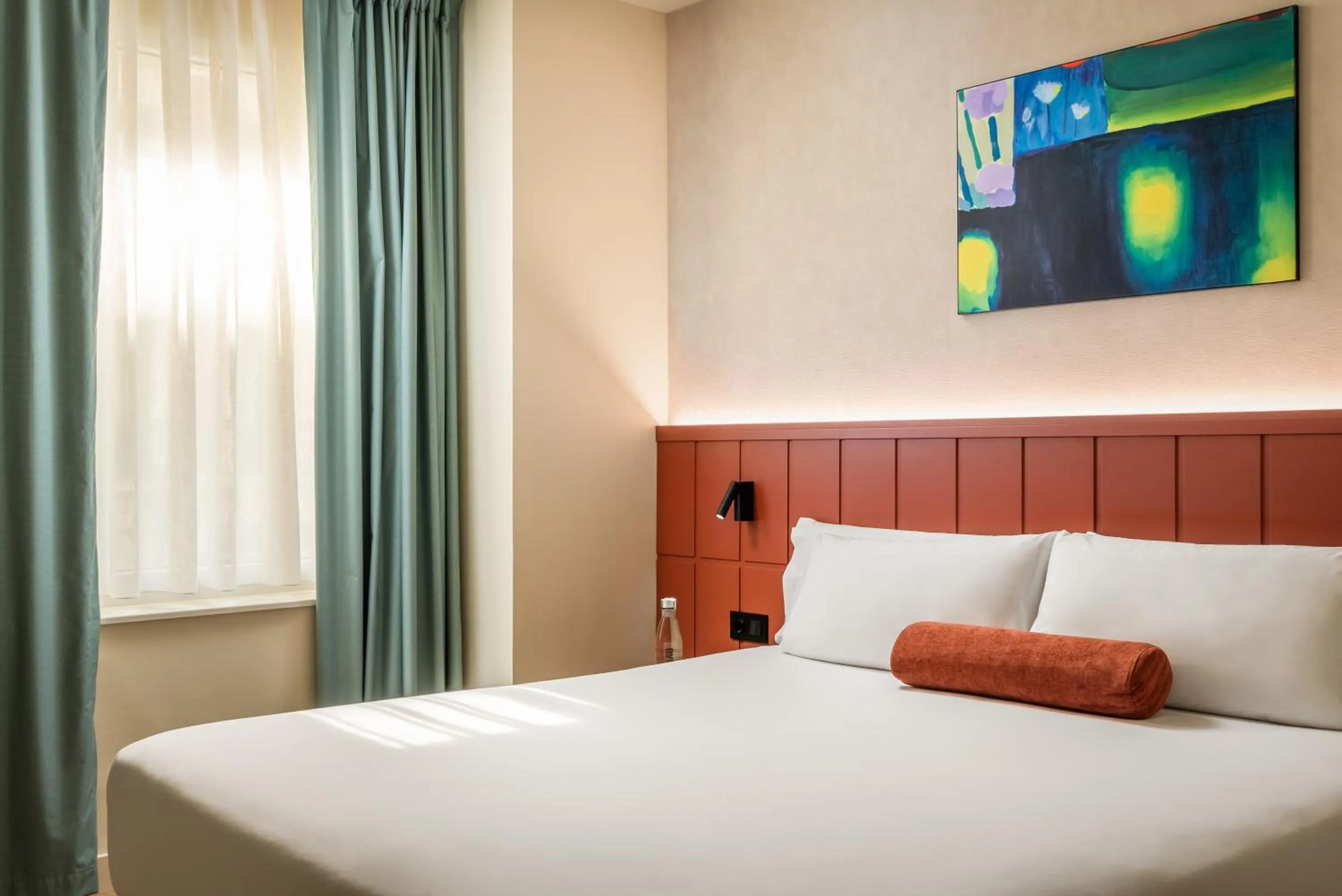 Photo of the whole room, Bed in BYPILLOW Amari