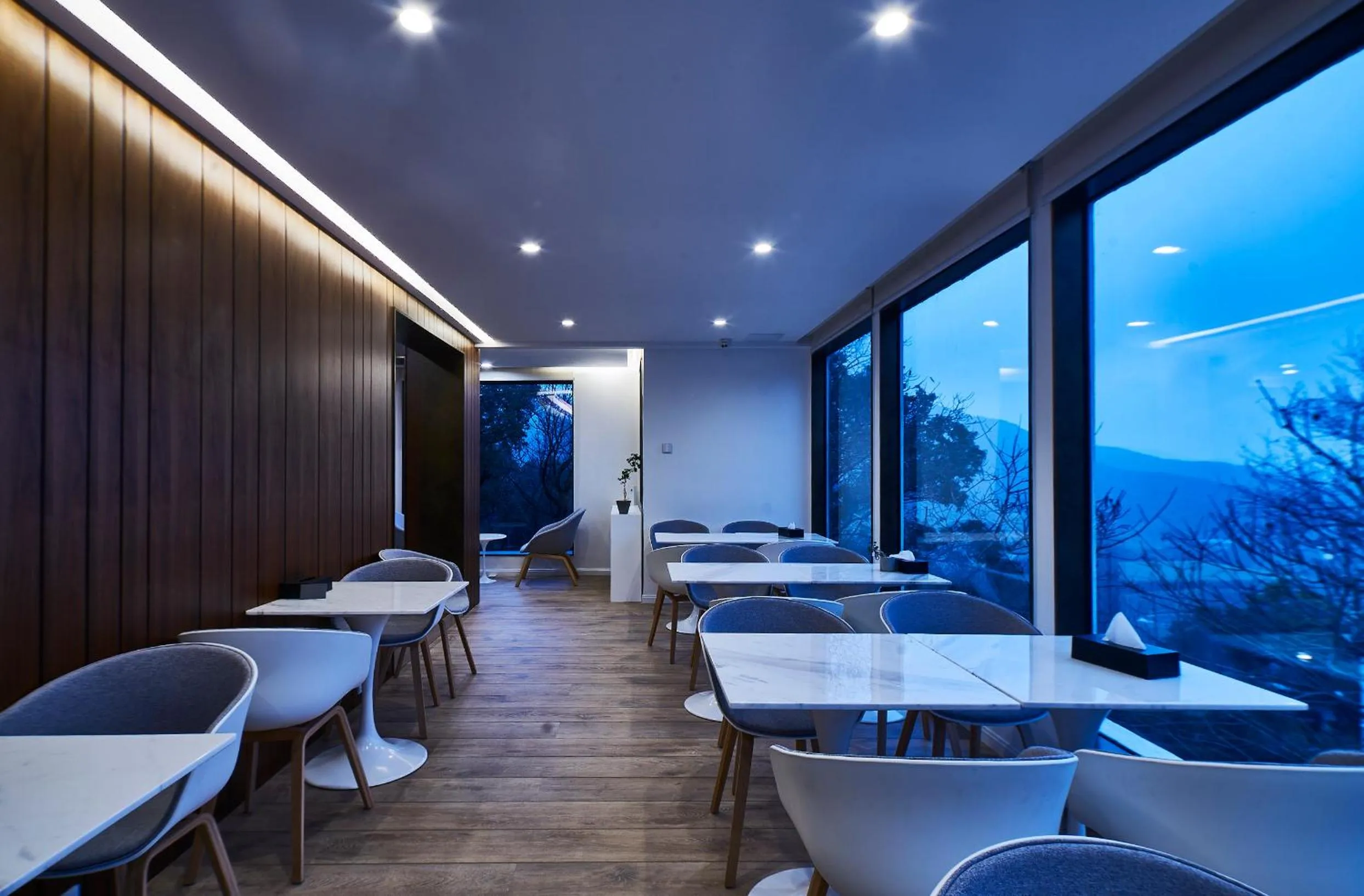 Restaurant/places to eat in Aventree Hotel