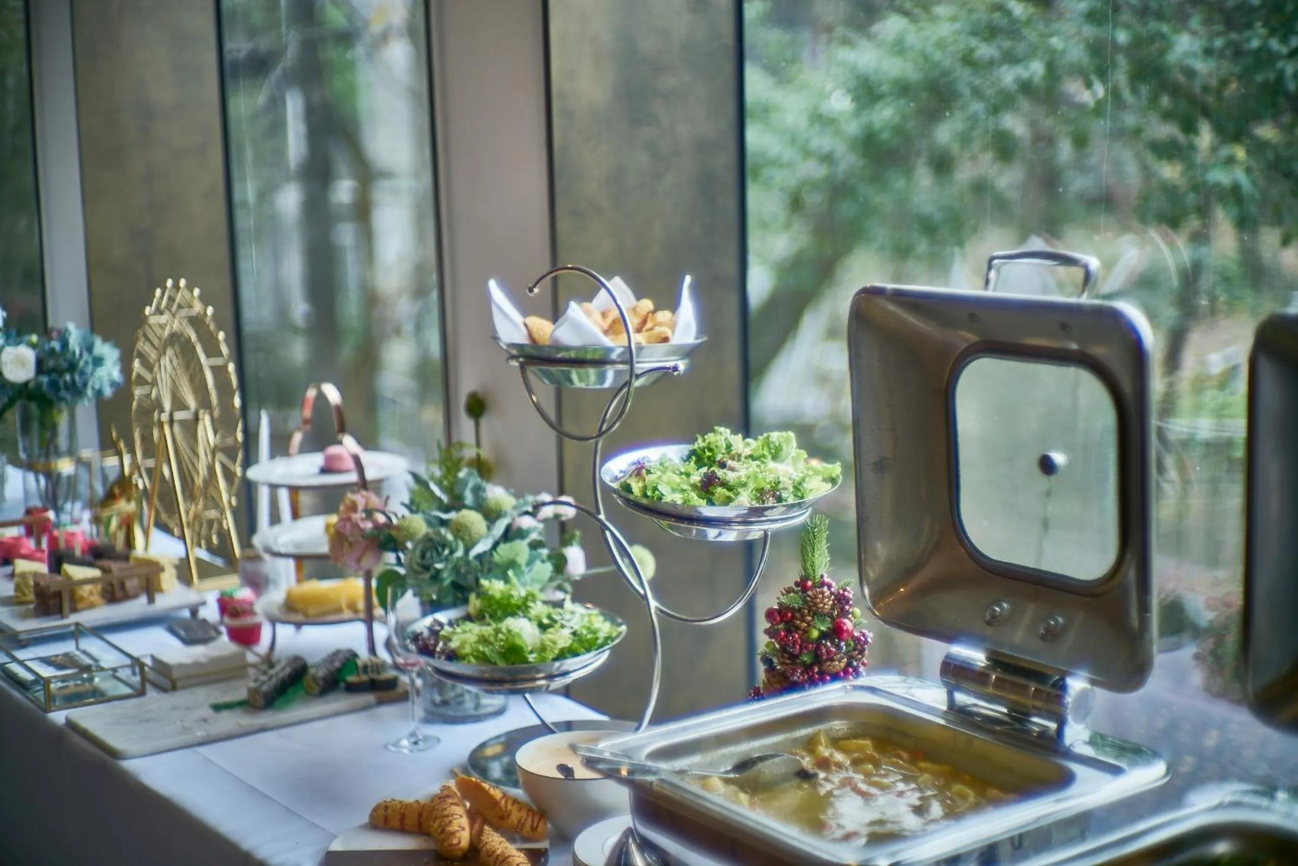 Restaurant/places to eat in Aventree Hotel