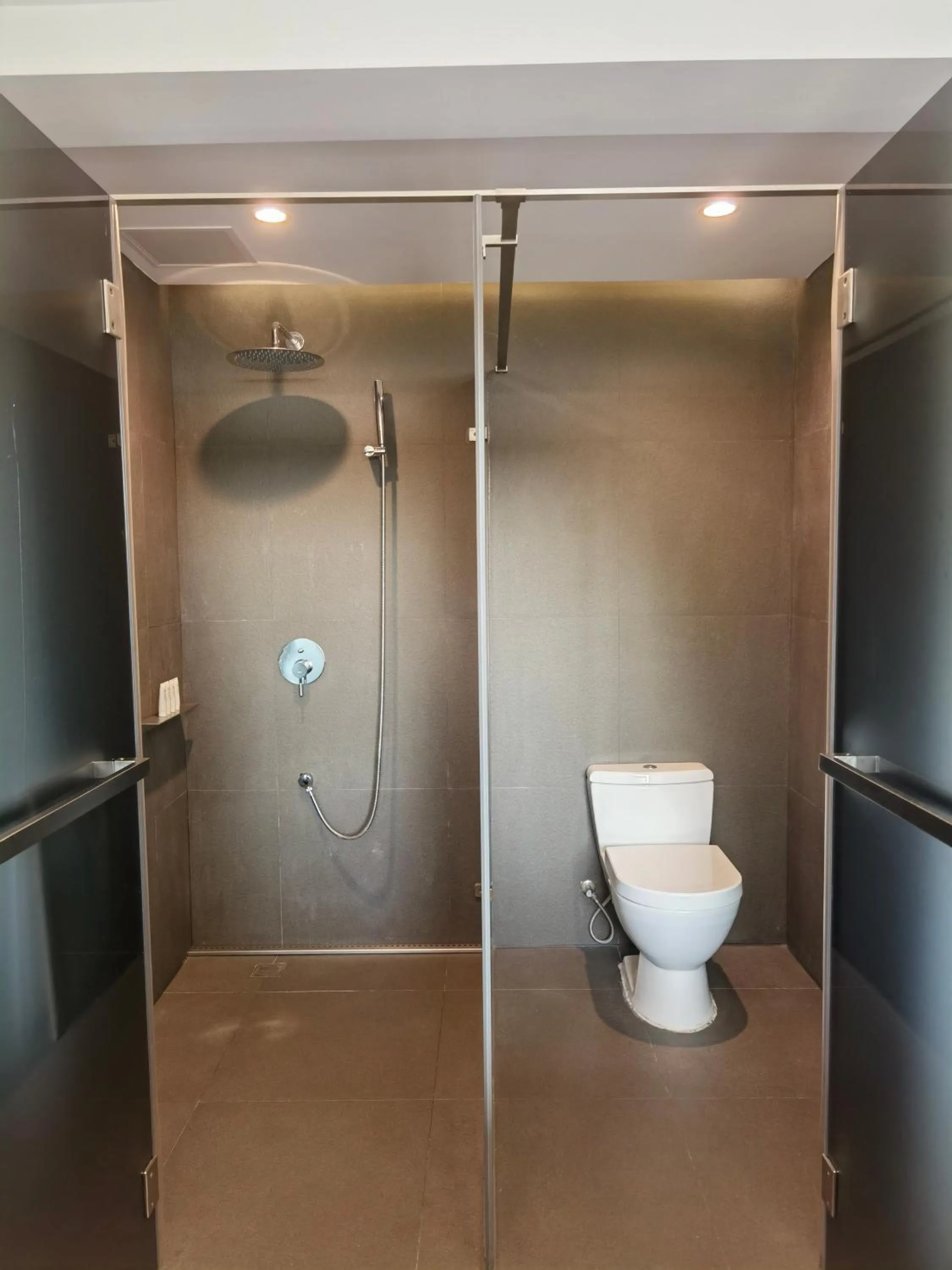 Shower in Aventree Hotel