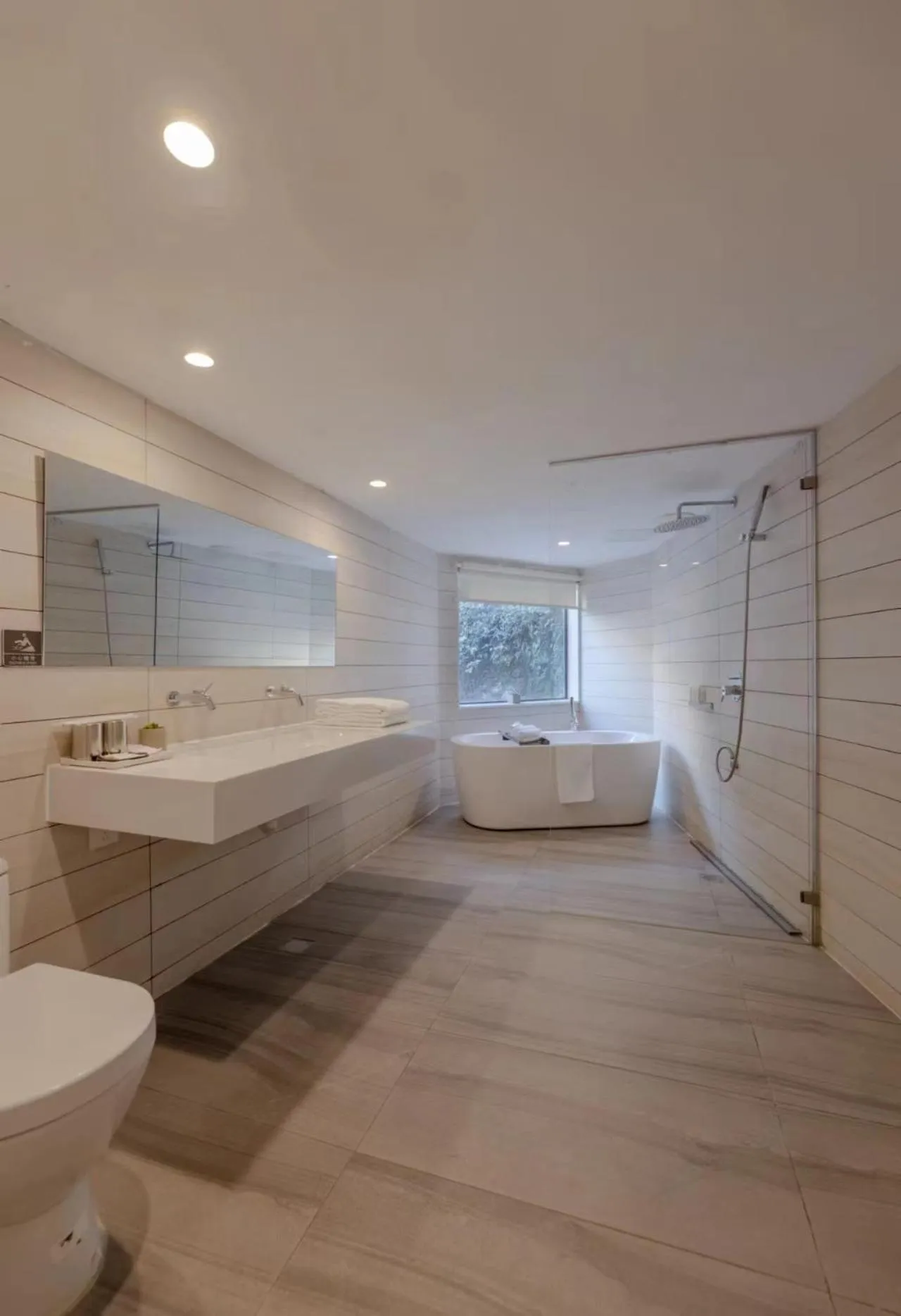 Shower in Aventree Hotel