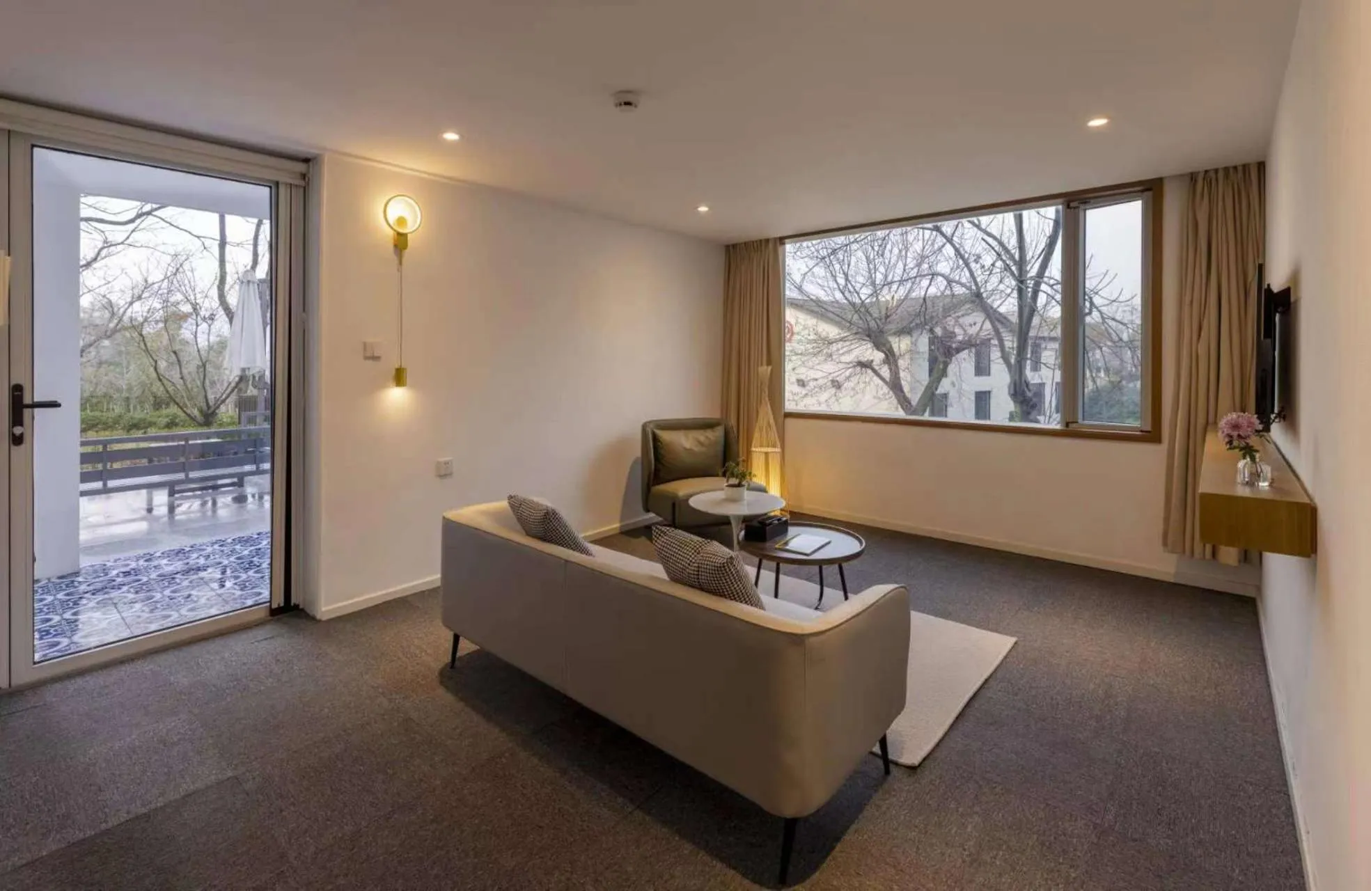 TV and multimedia in Aventree Hotel