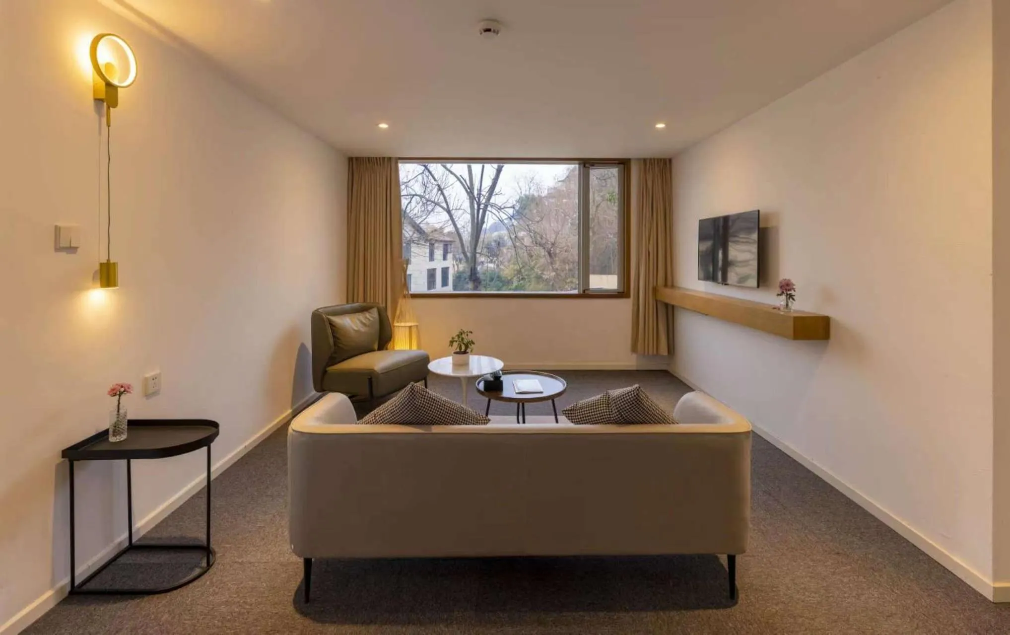 TV and multimedia in Aventree Hotel