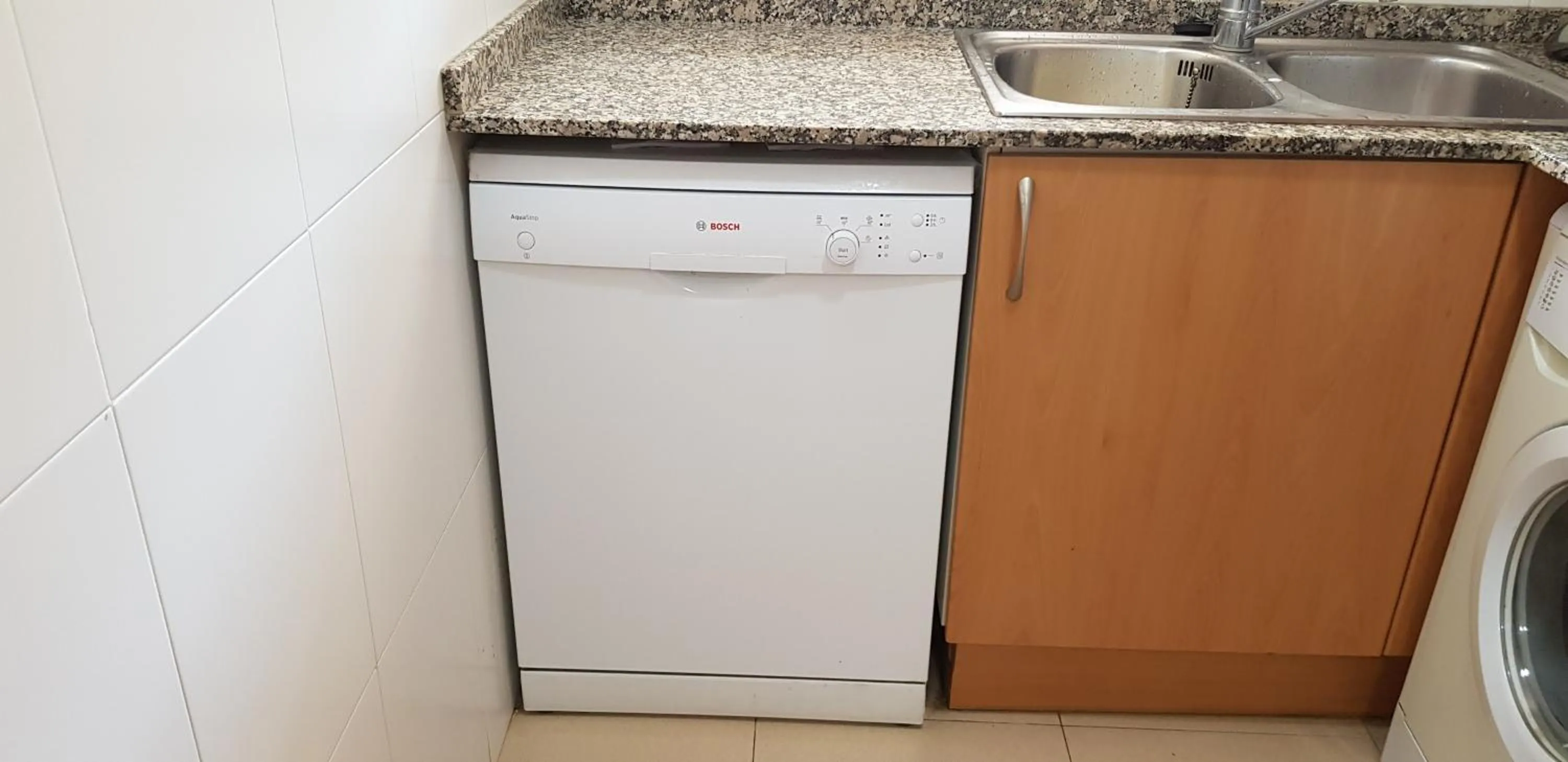 dishwasher in Santa Clotilde