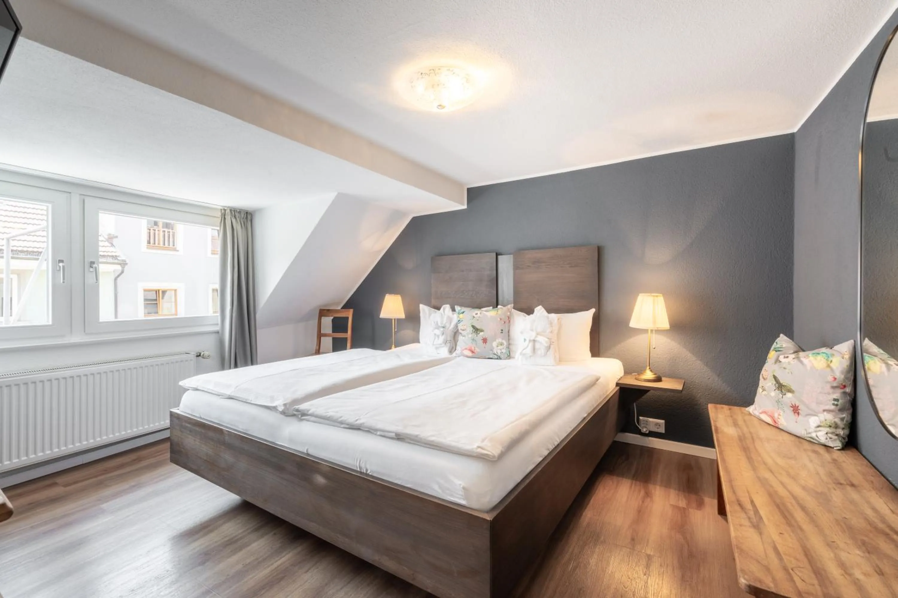 Photo of the whole room, Bed in Hotel am Fischmarkt