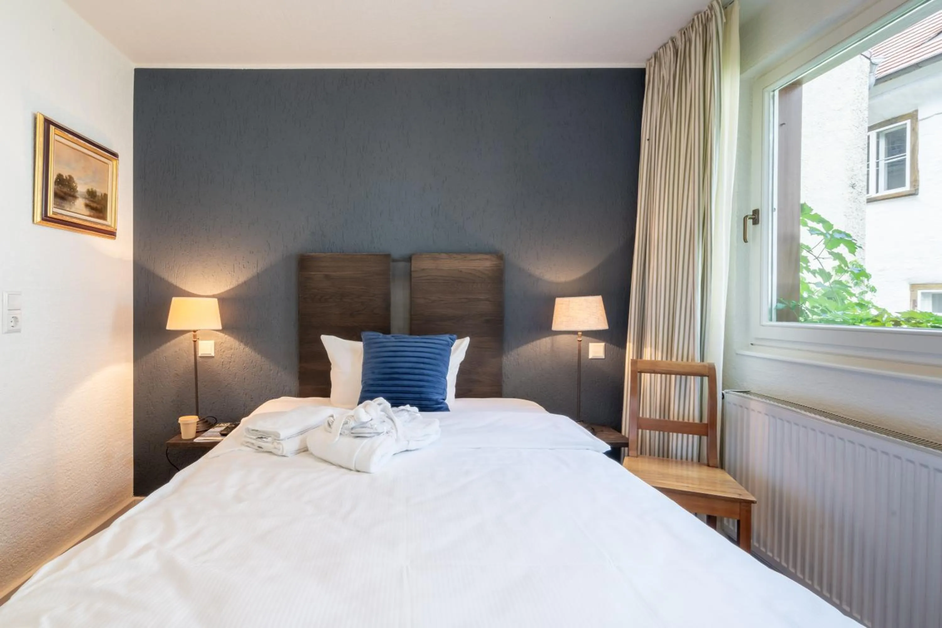 Photo of the whole room, Bed in Hotel am Fischmarkt