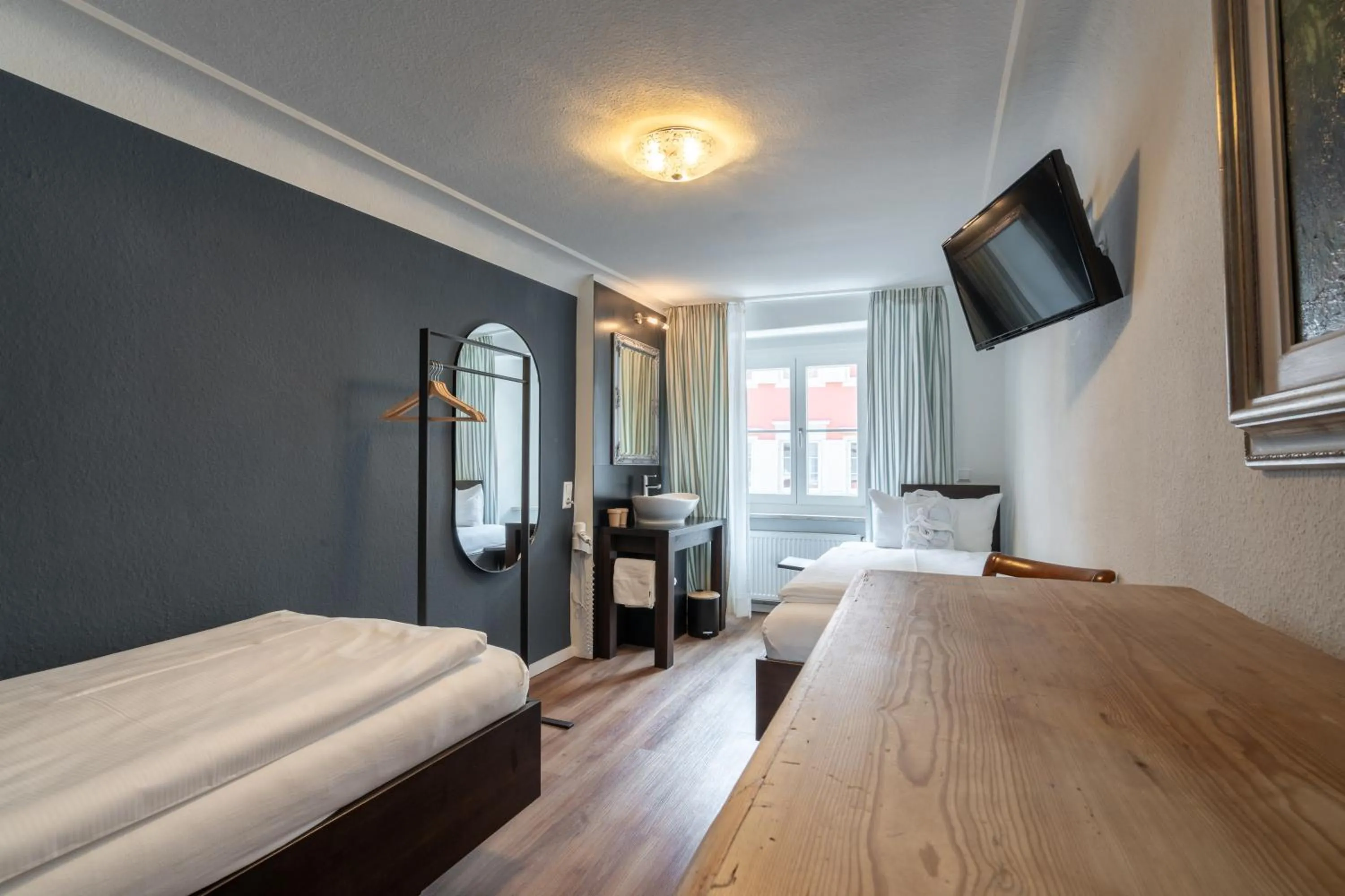 Photo of the whole room, Bed in Hotel am Fischmarkt