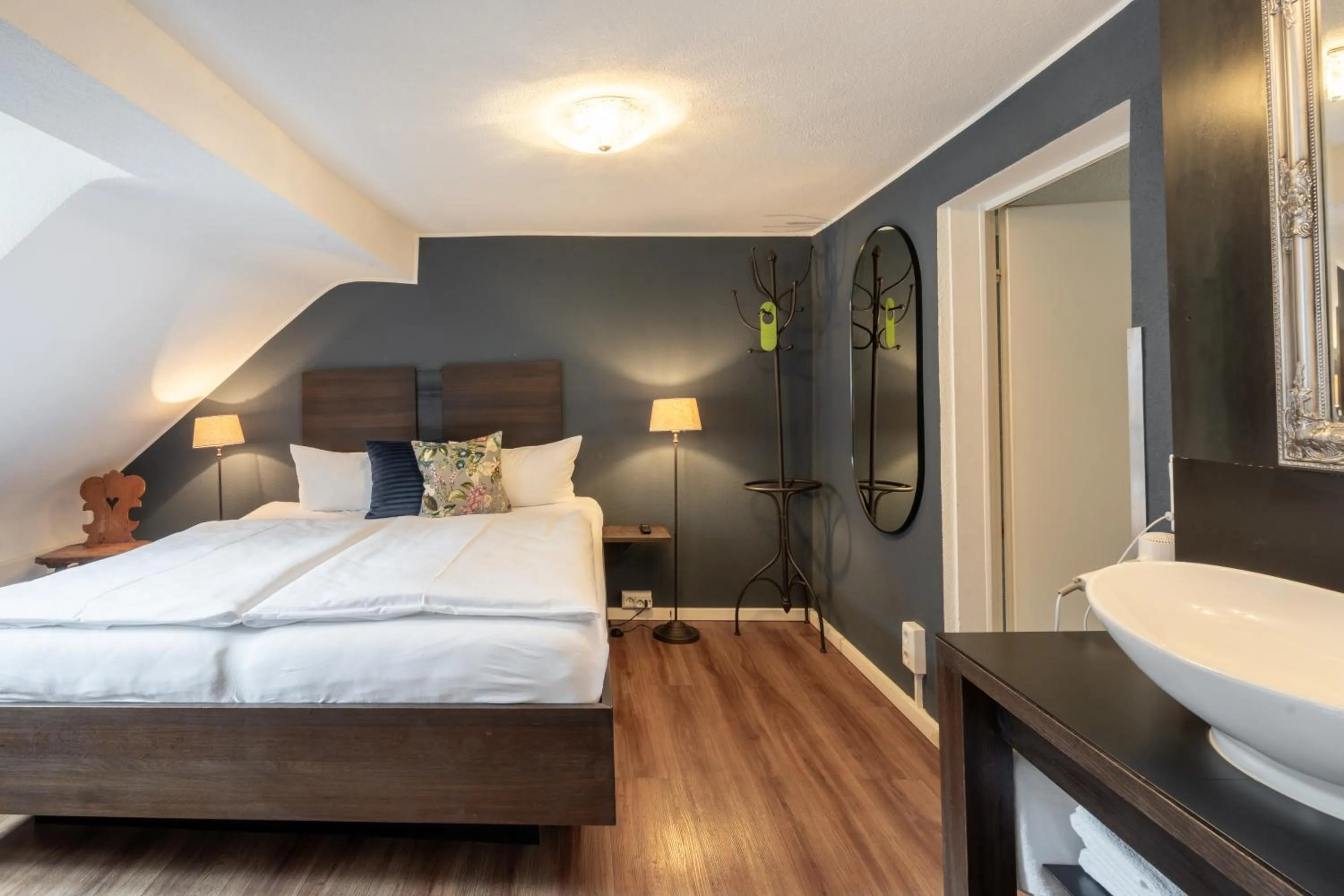 Bedroom, Bed in Hotel am Fischmarkt