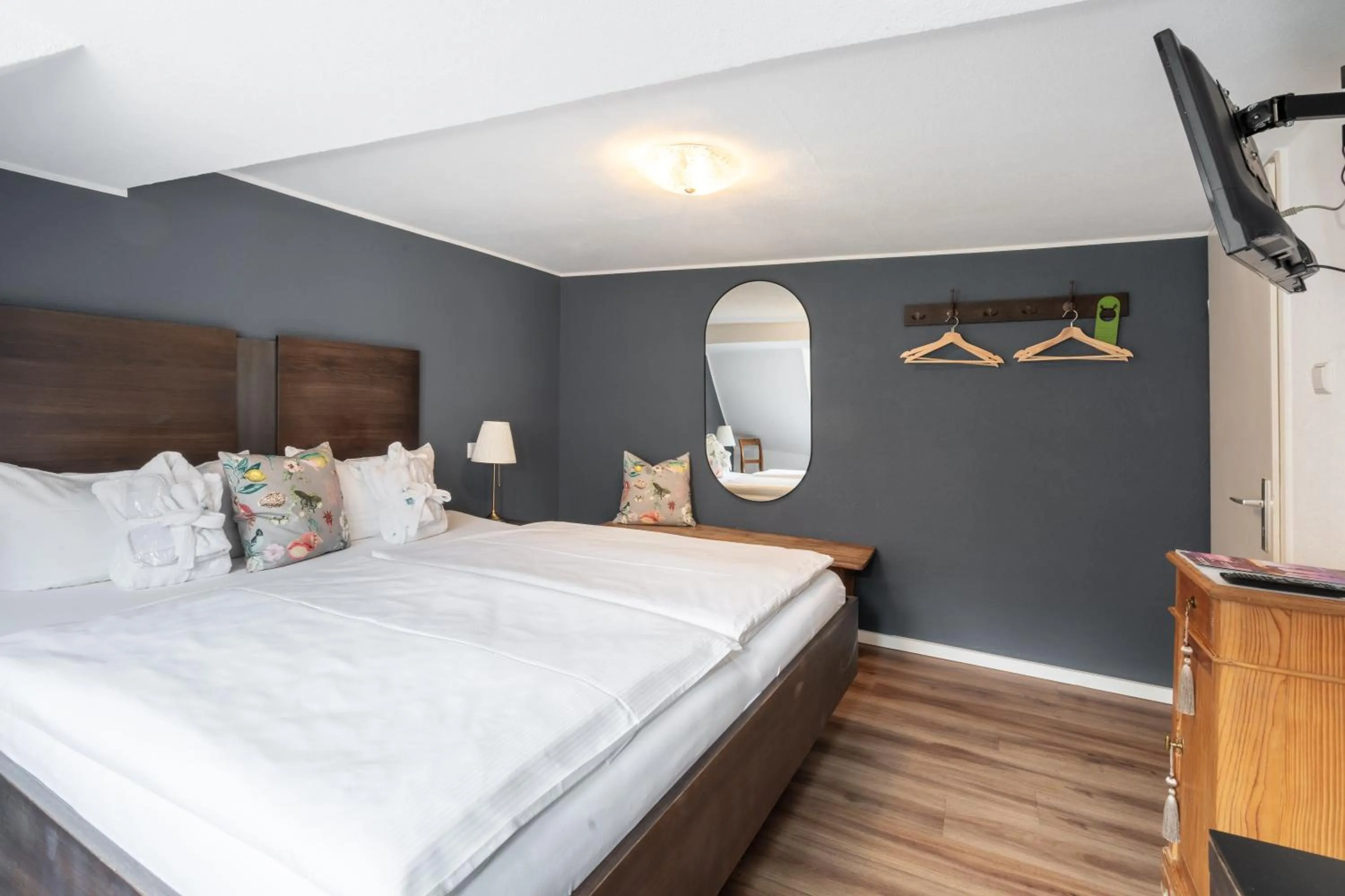 Photo of the whole room, Bed in Hotel am Fischmarkt