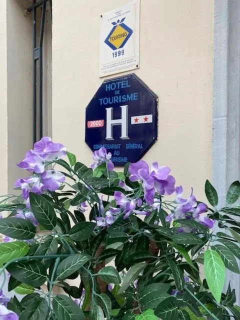 Property building in Hôtel Le Home Saint Louis