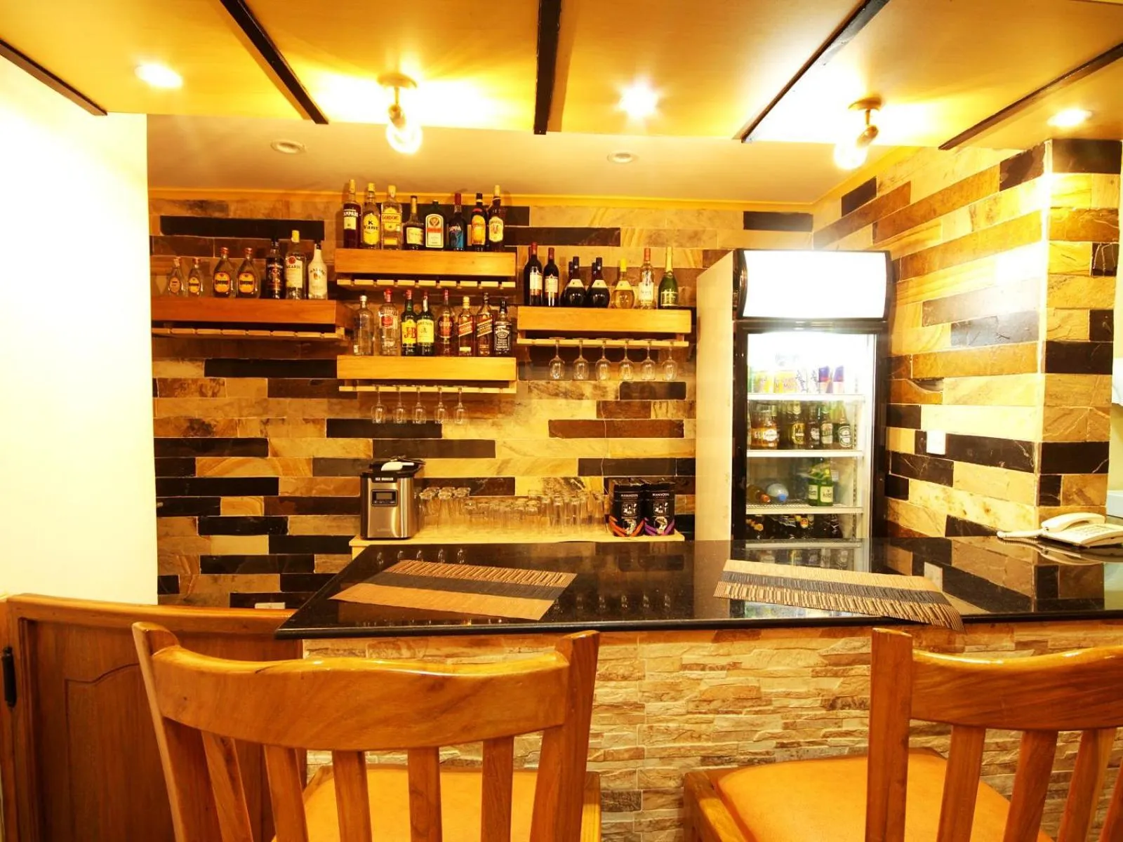 Lounge or bar in Crest Safari Lodge Bed and Breakfast