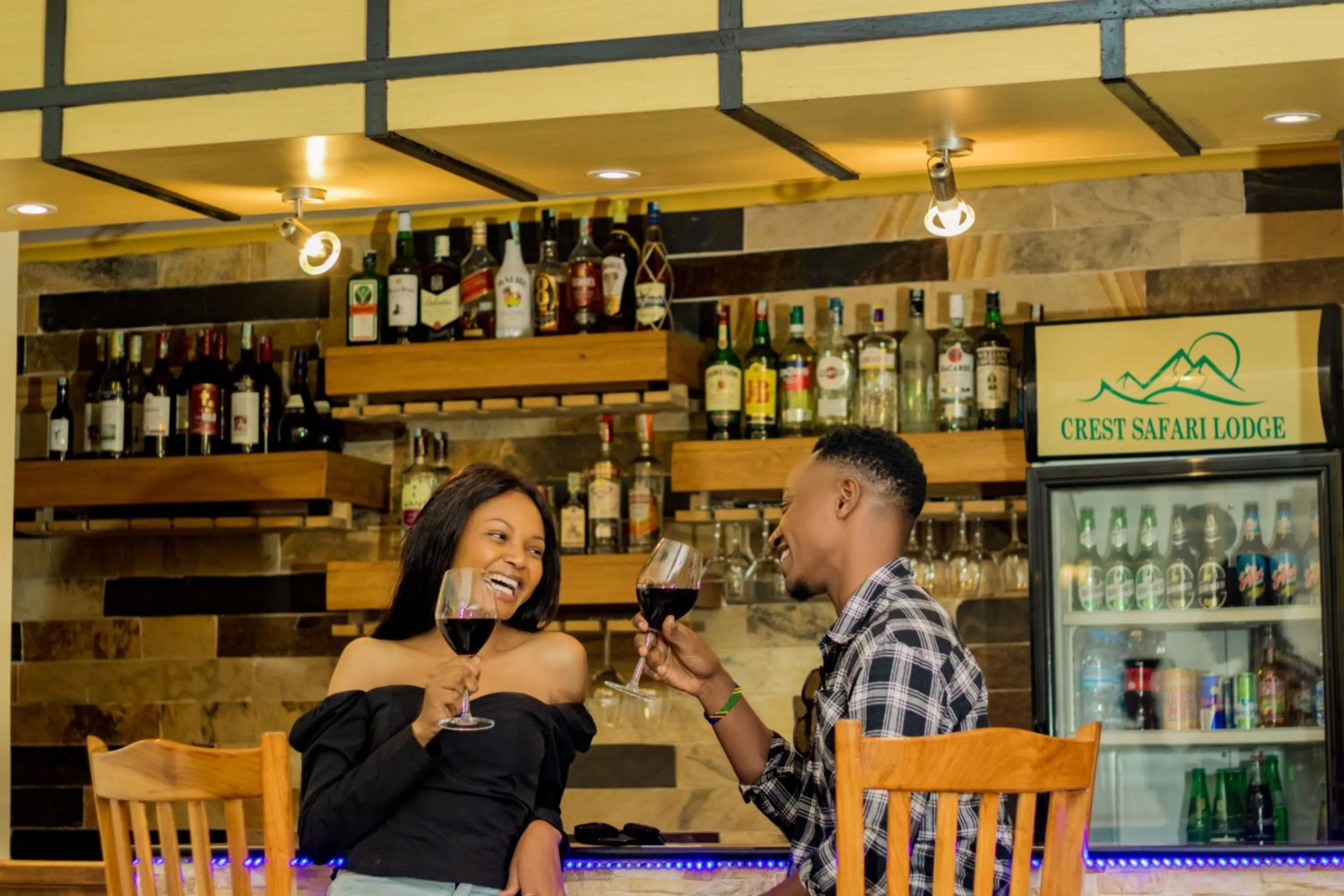 Lounge or bar in Crest Safari Lodge Bed and Breakfast