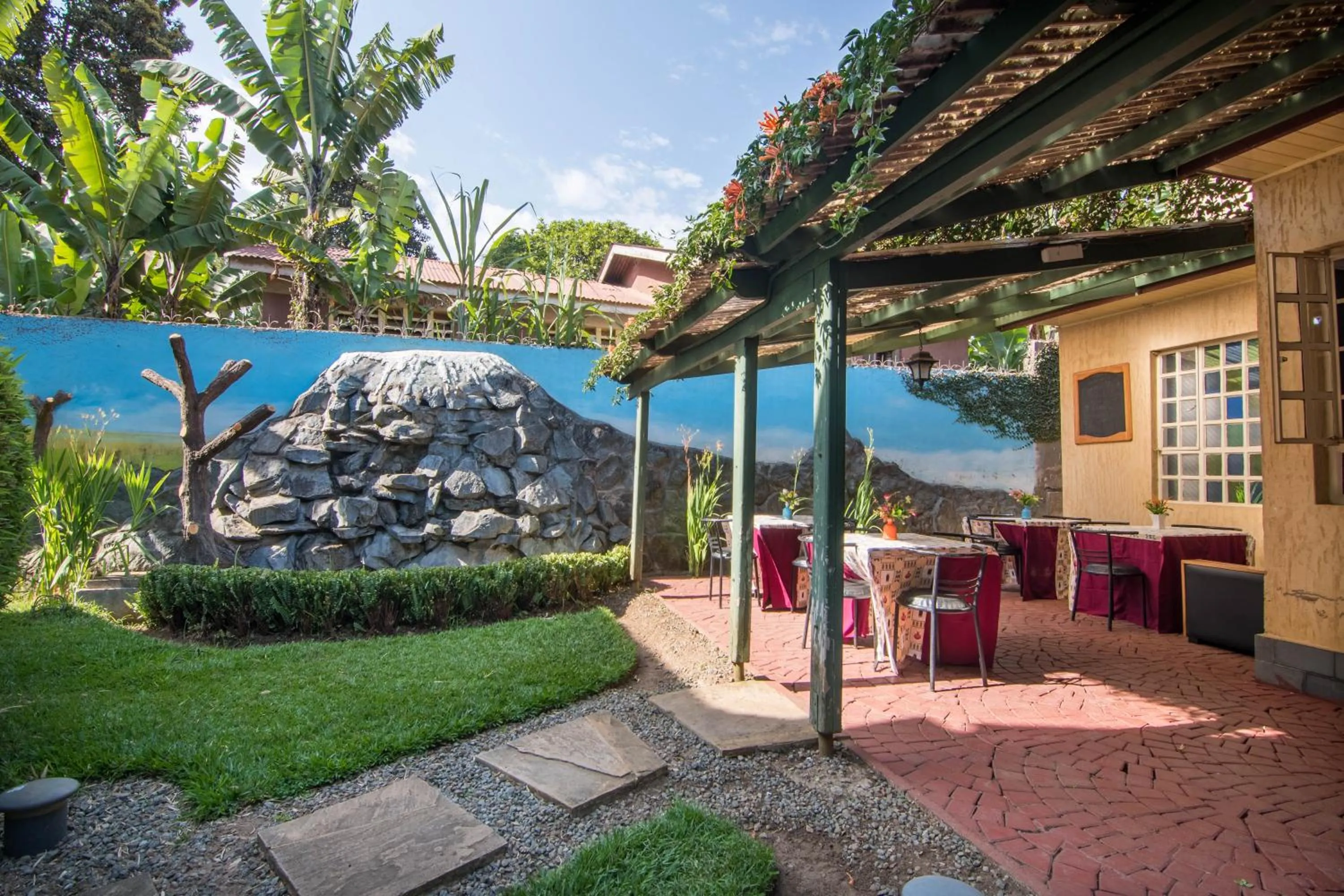 Balcony/Terrace in Crest Safari Lodge Bed and Breakfast