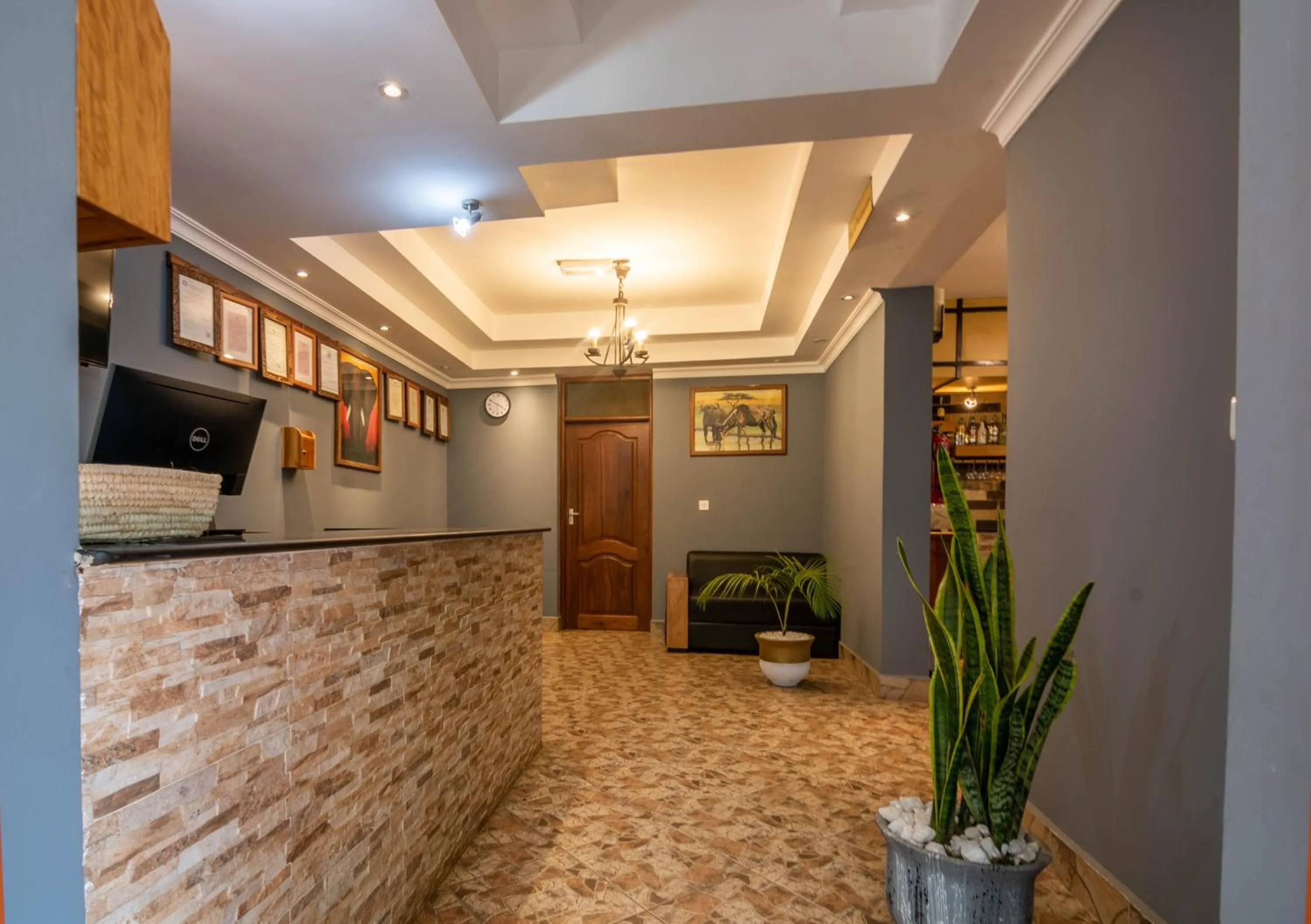 Lobby or reception in Crest Safari Lodge Bed and Breakfast