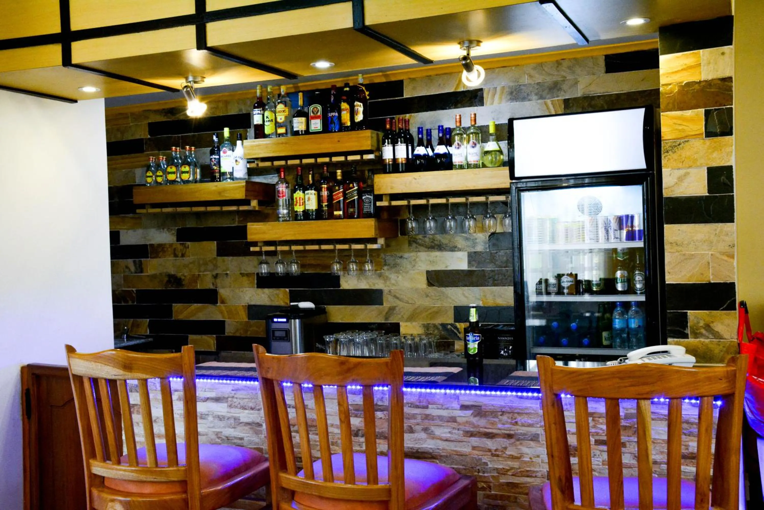 Restaurant/places to eat in Crest Safari Lodge Bed and Breakfast