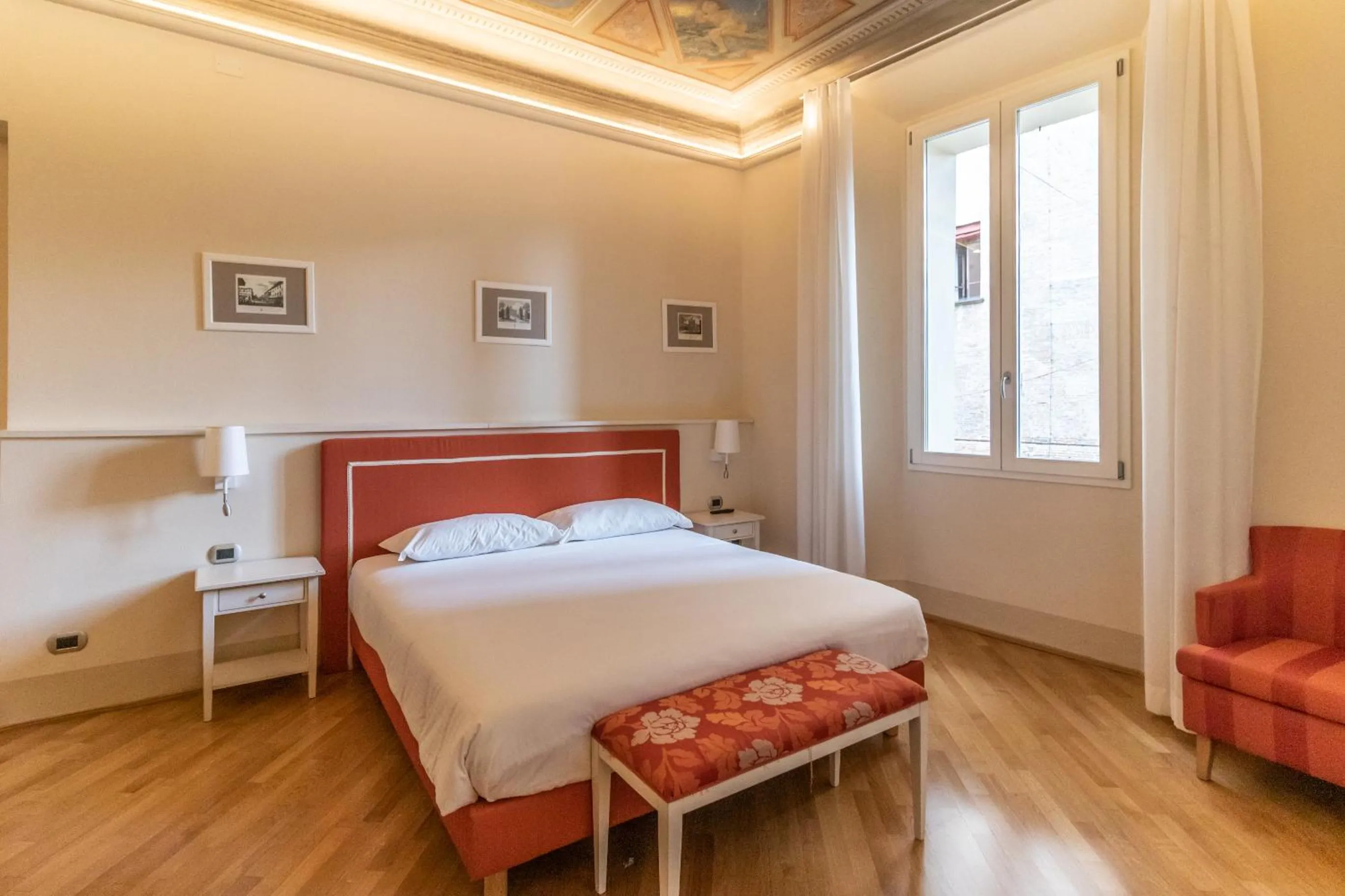 Bed in Casa Isolani Luxury Rooms Piazza Maggiore 1